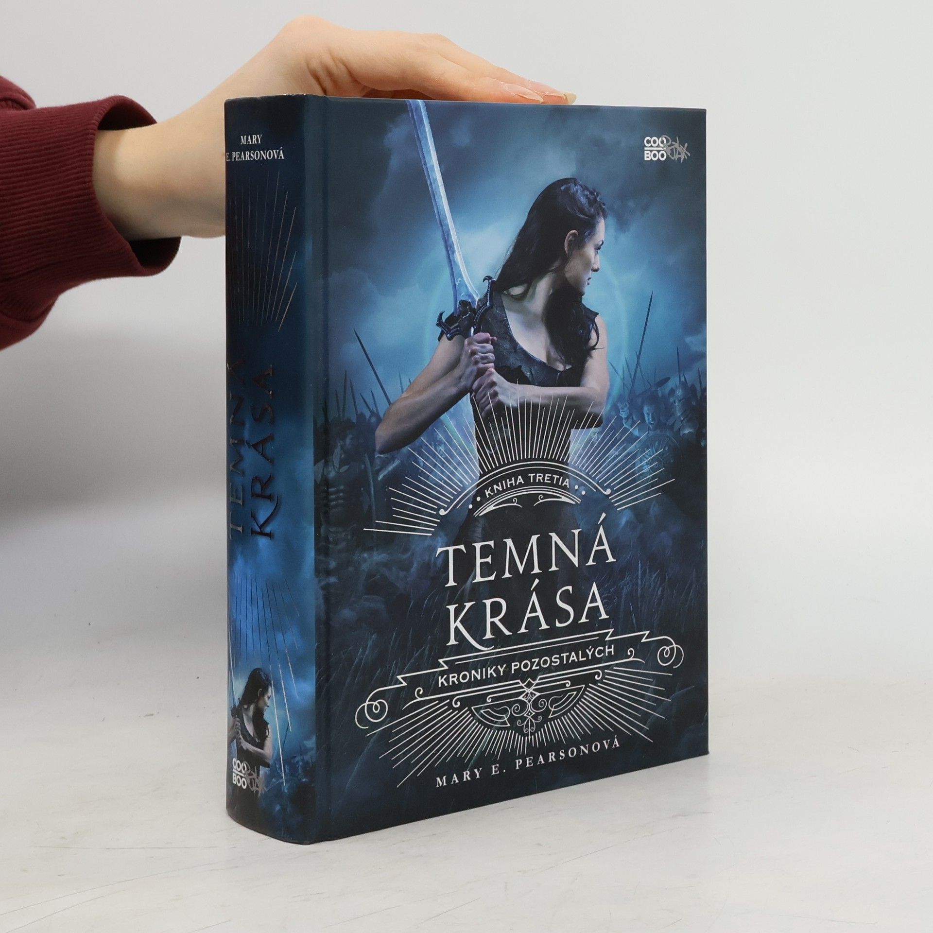 Mary E. Pearson Temná krása