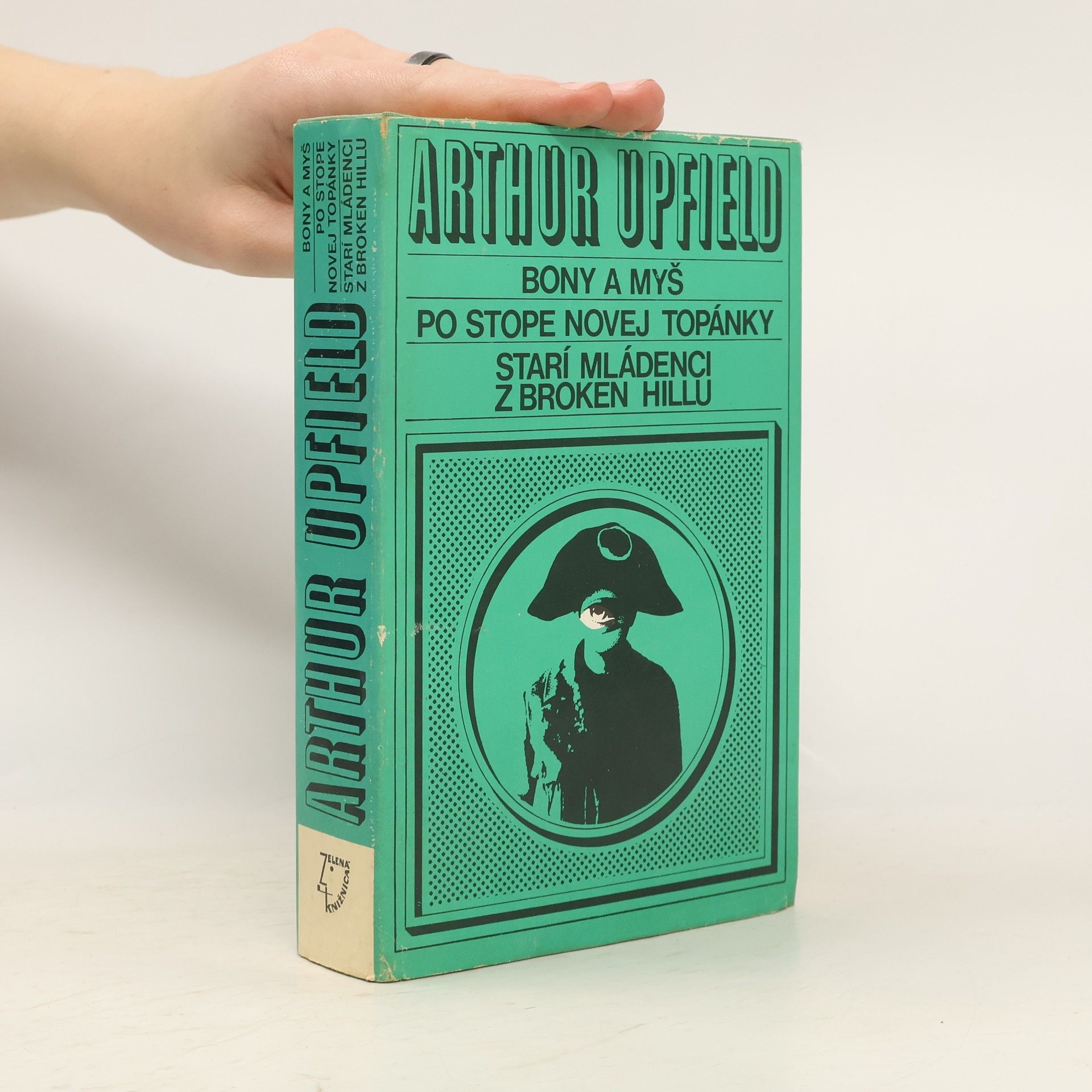 Arthur Upfield Bony a myš. Po stope novej topánky. Starí mládenci z Broken Hillu