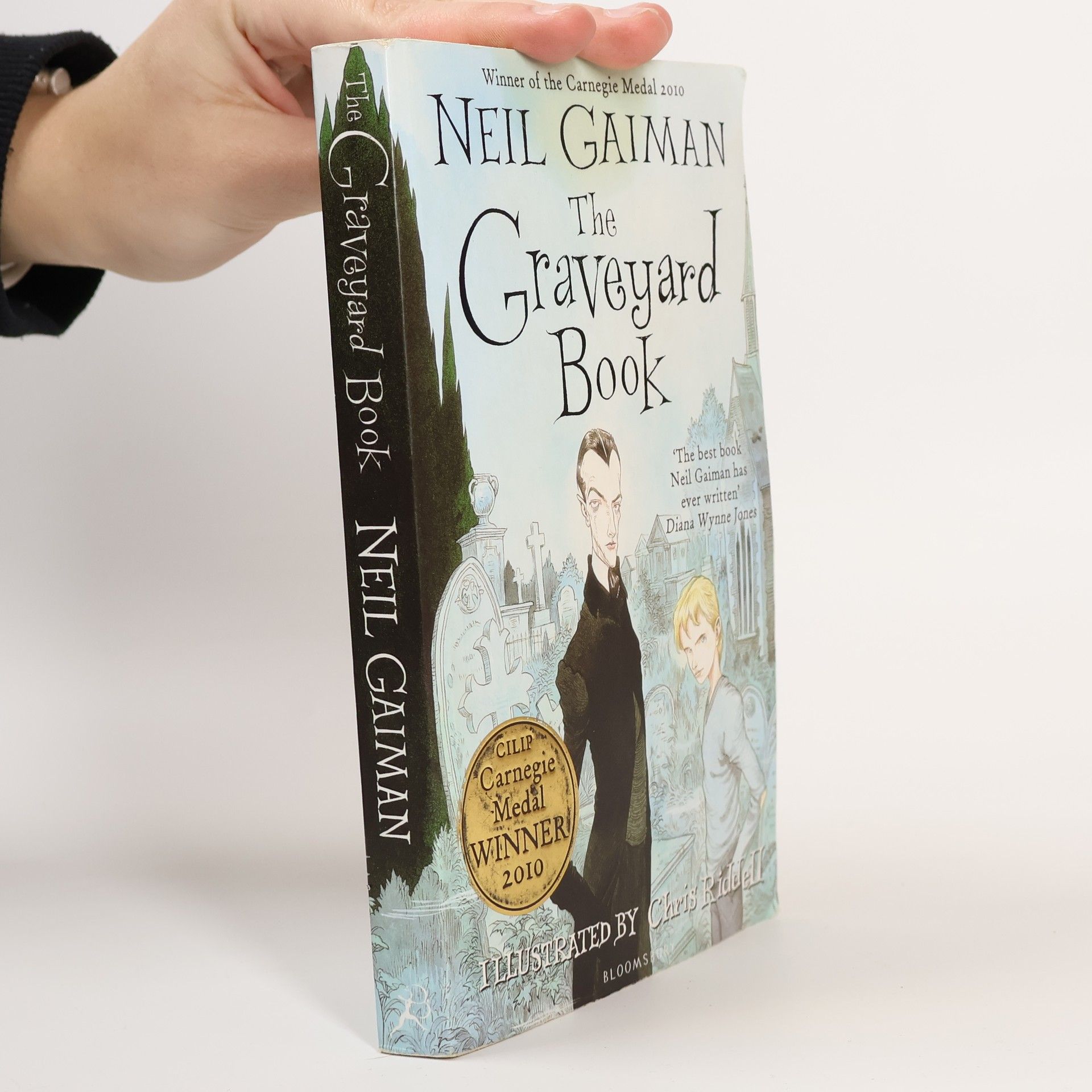 Neil Gaiman The graveyard book