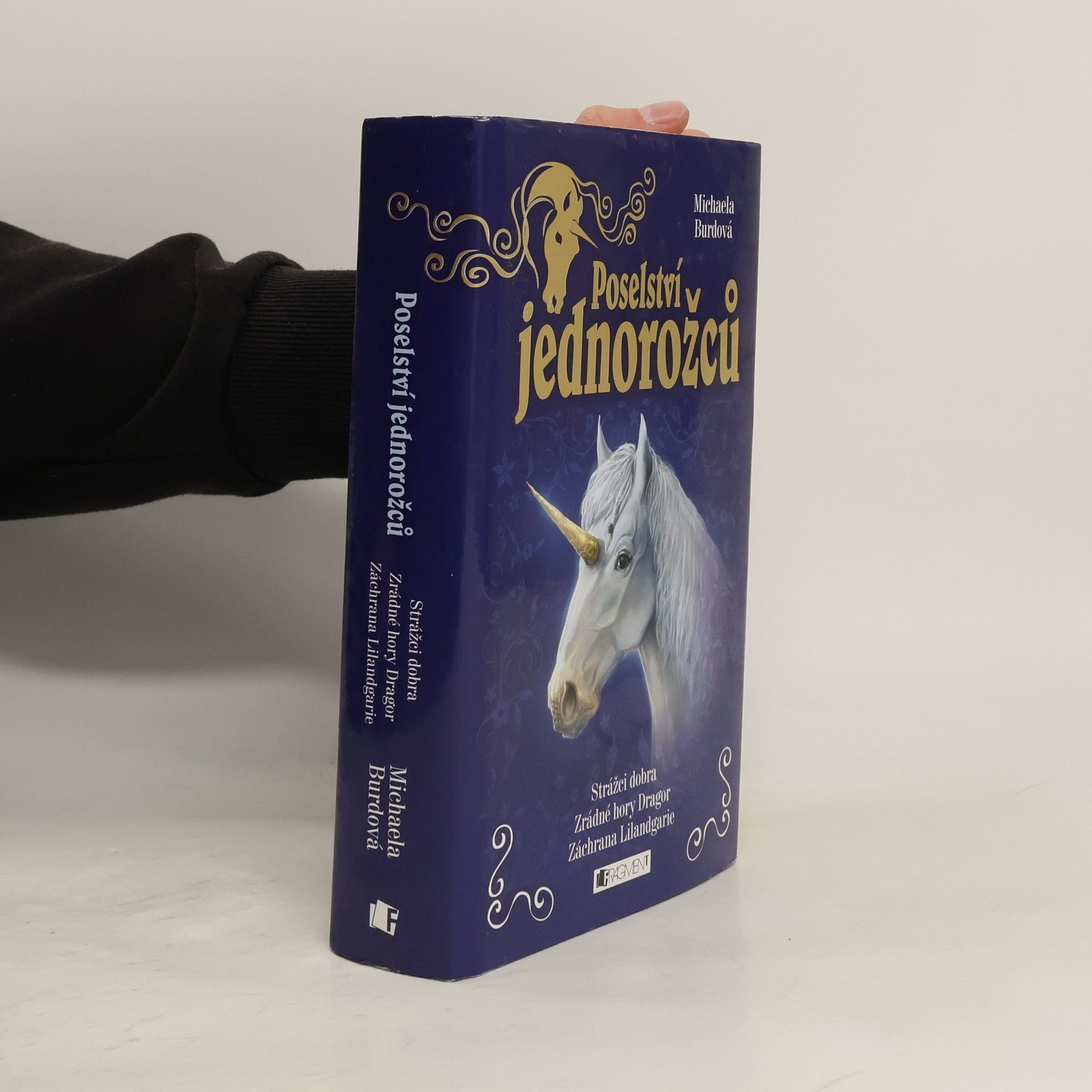 Michaela Burdová Poselství jednorožců. Strážci dobra. Zrádné hory Dragor. Záchrana Lilandgarie. 1. - 3. díl