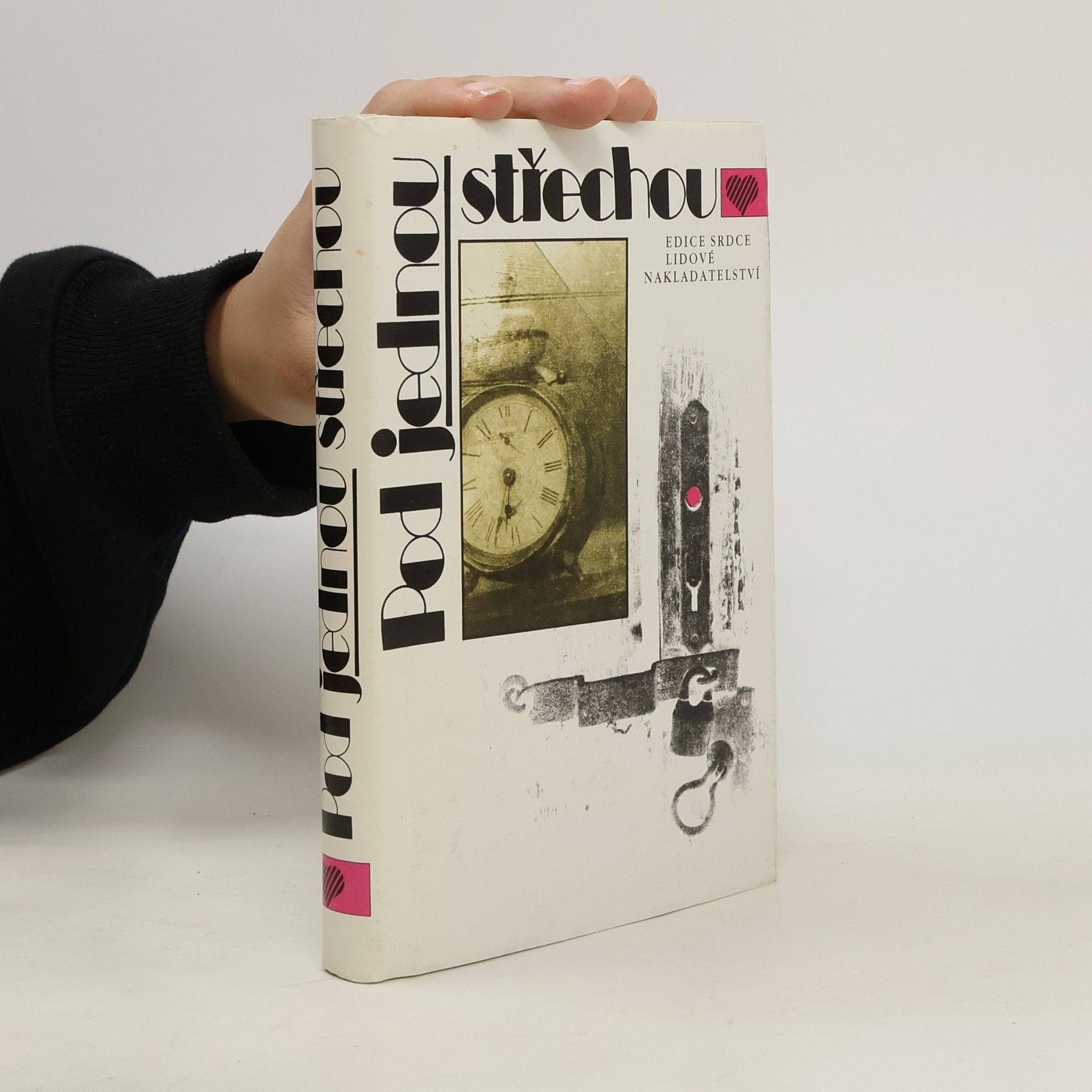 Pod jednou střechou