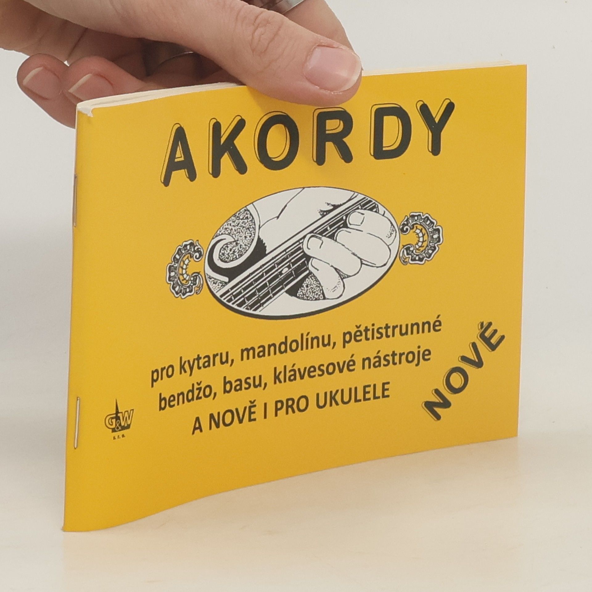 Kolektiv autorů Akordy pro kytaru, mandolínu, pětistrunné bendžo, basu, klávesové nástroje, nově i pro ukulele (nové)