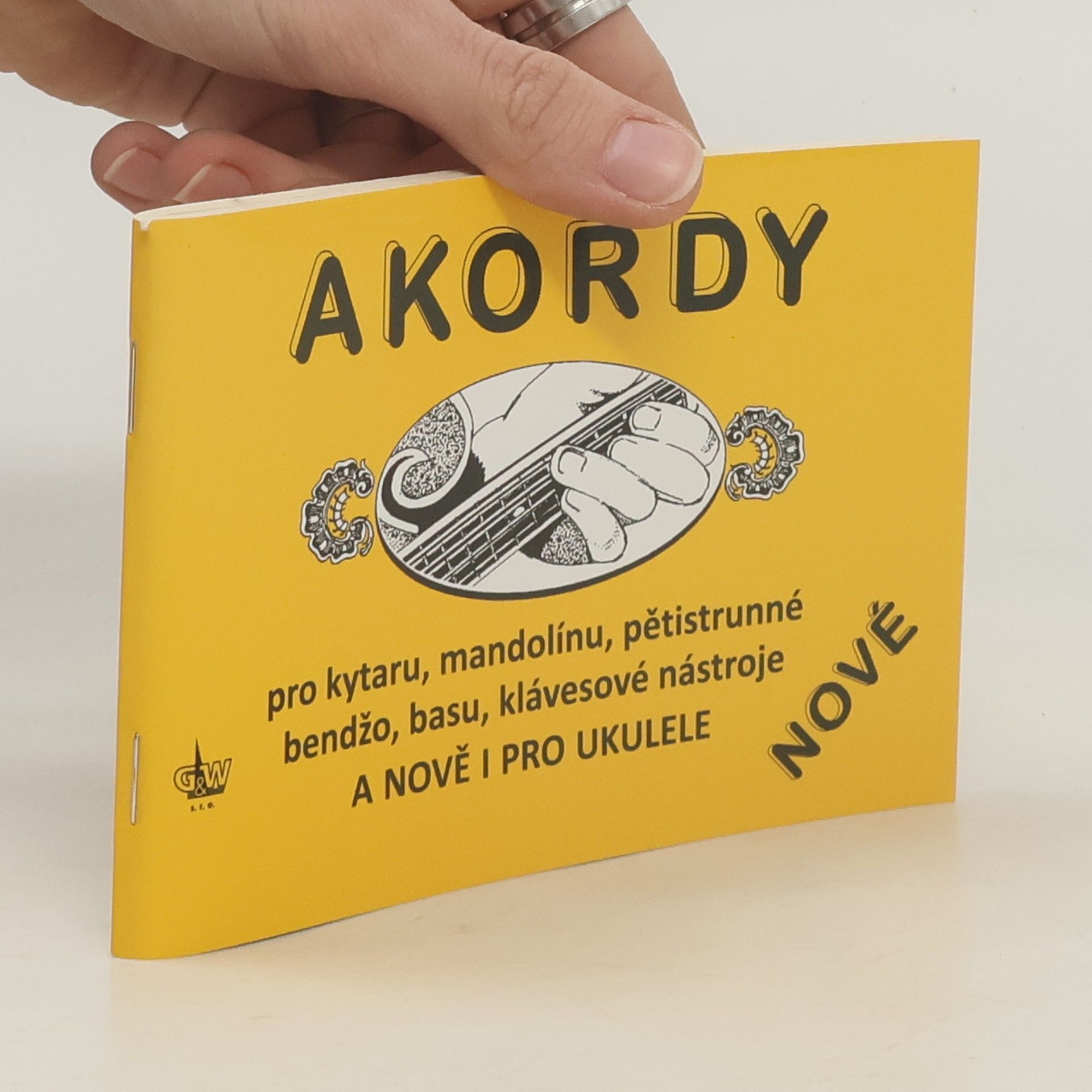 Kolektiv autorů Akordy pro kytaru, mandolínu, pětistrunné bendžo, basu, klávesové nástroje, nově i pro ukulele (nové)