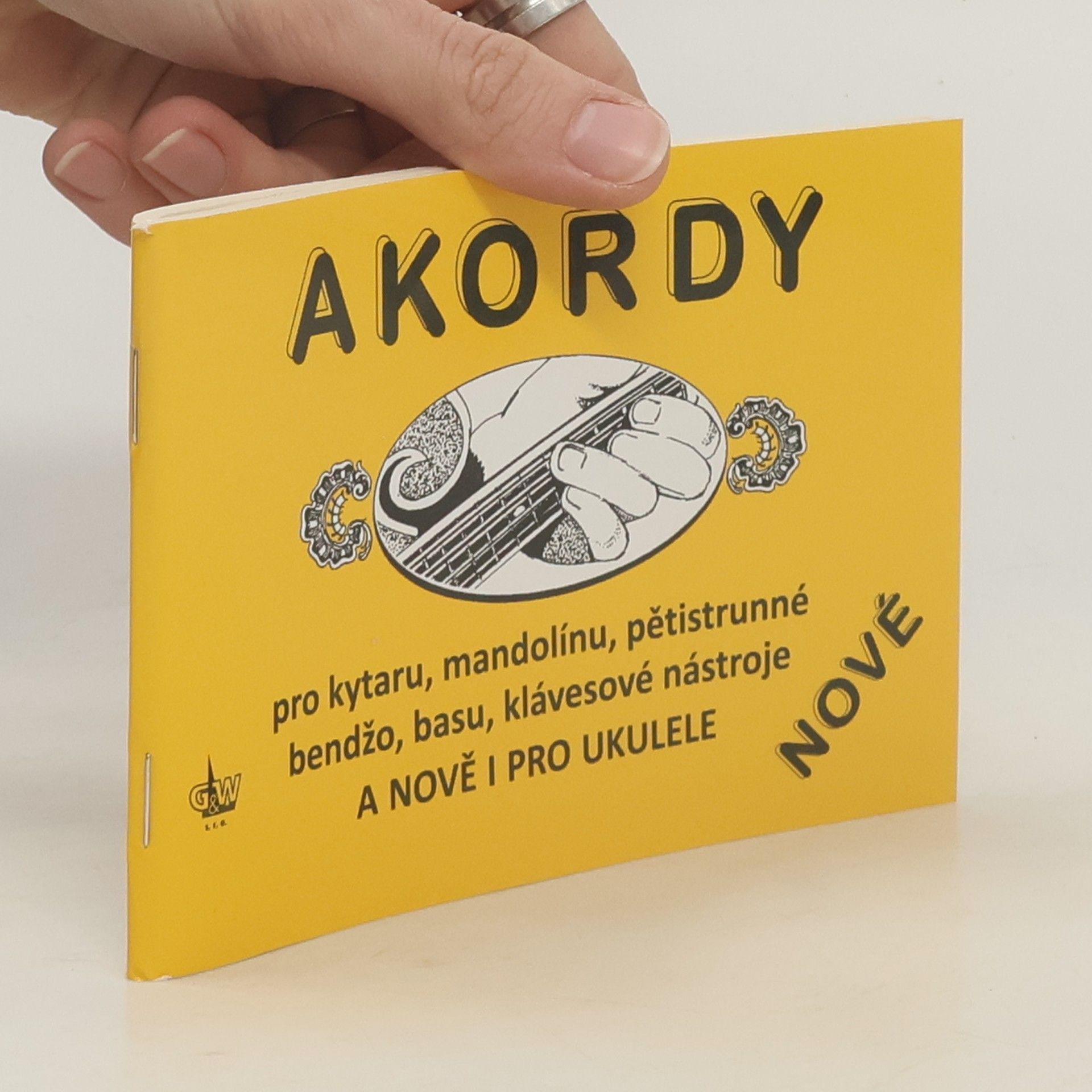 AA.VV. Akordy pro kytaru, mandolínu, pětistrunné bendžo, basu, klávesové nástroje a nově i pro ukulele