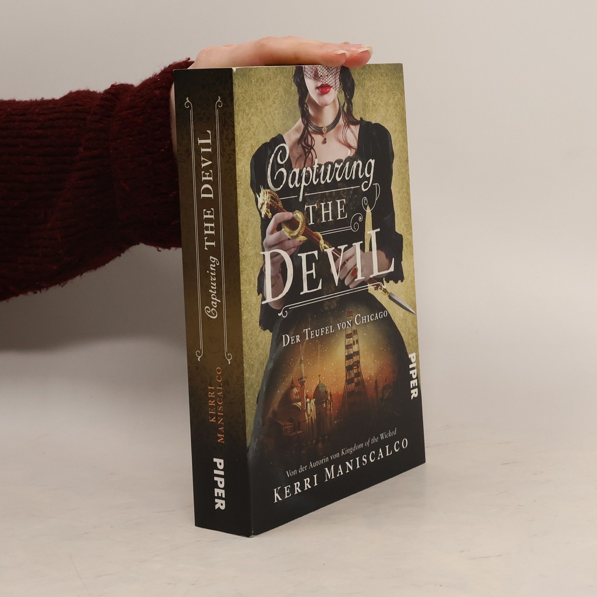 Kerri Maniscalco Capturing the Devil