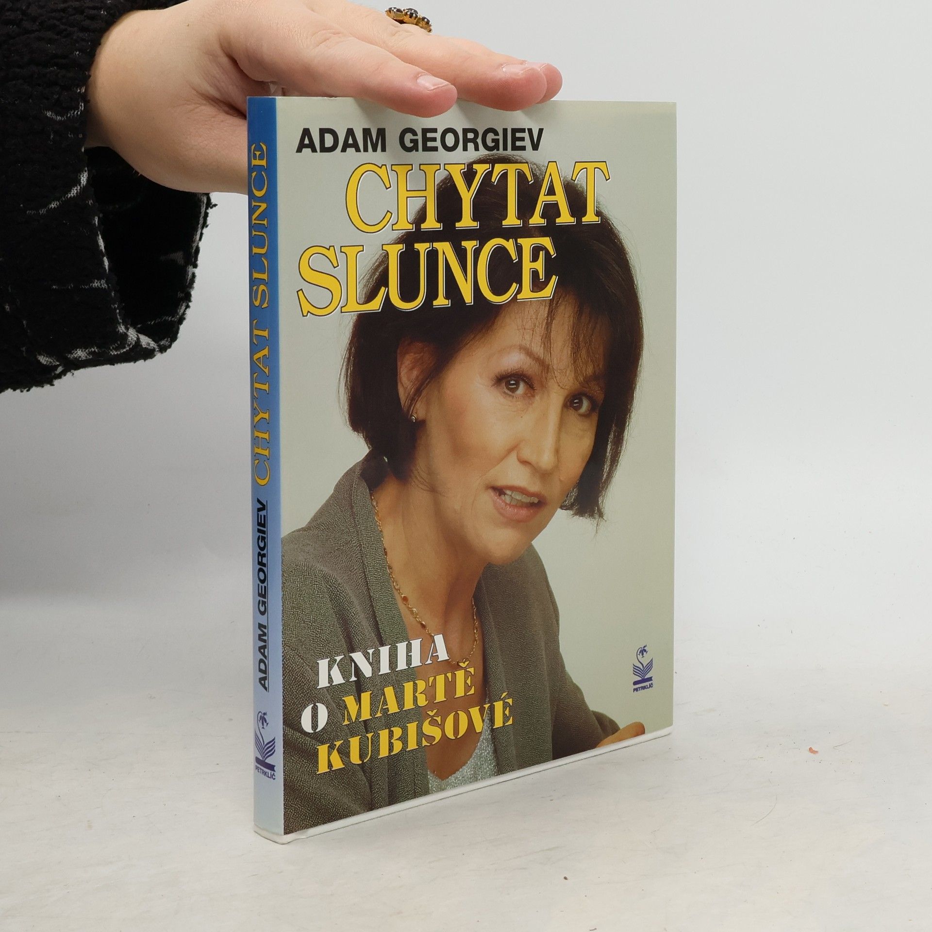 Adam Georgiev Chytat slunce. Kniha o Martě Kubišové