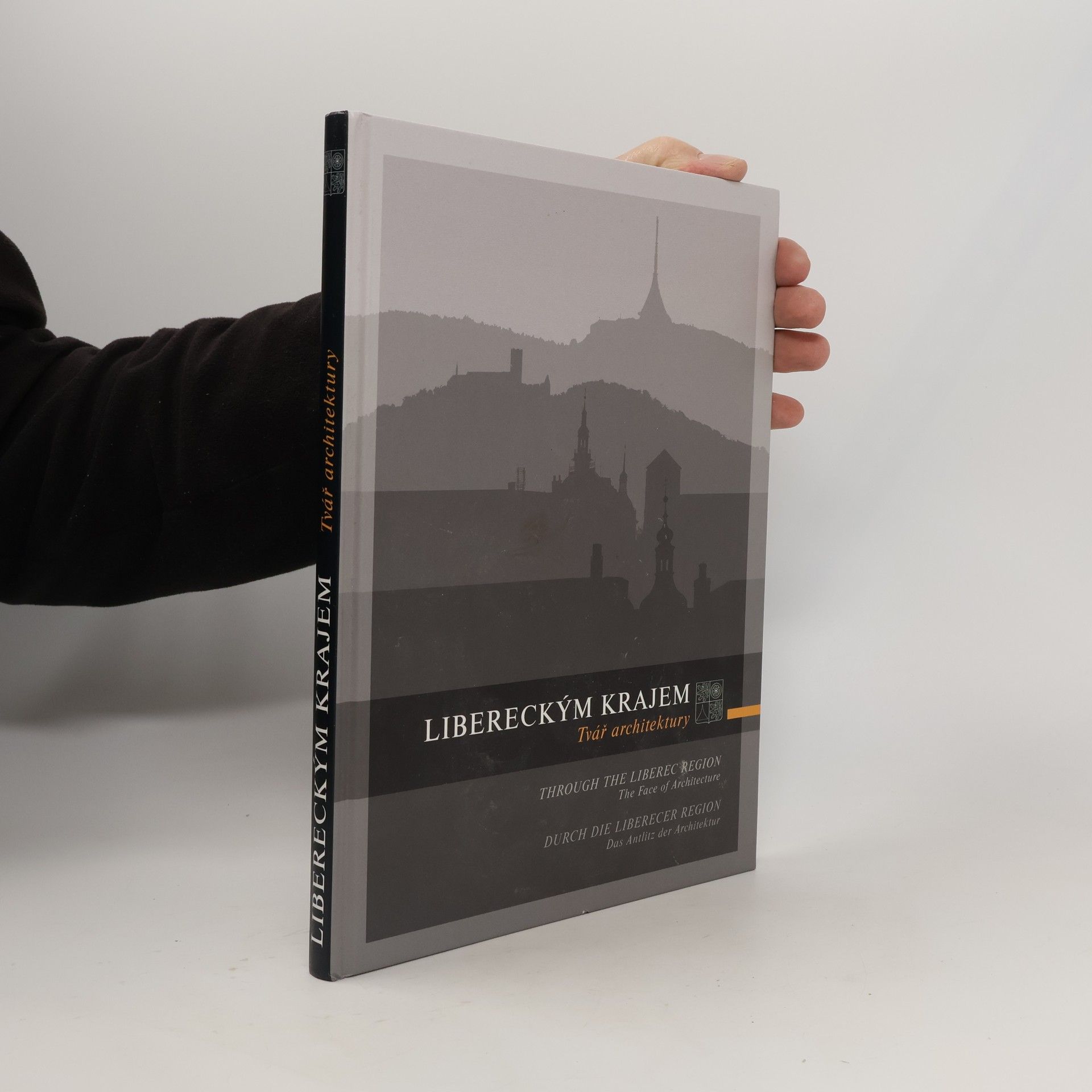 Kolektiv autorů Libereckým krajem. Tvář architektury