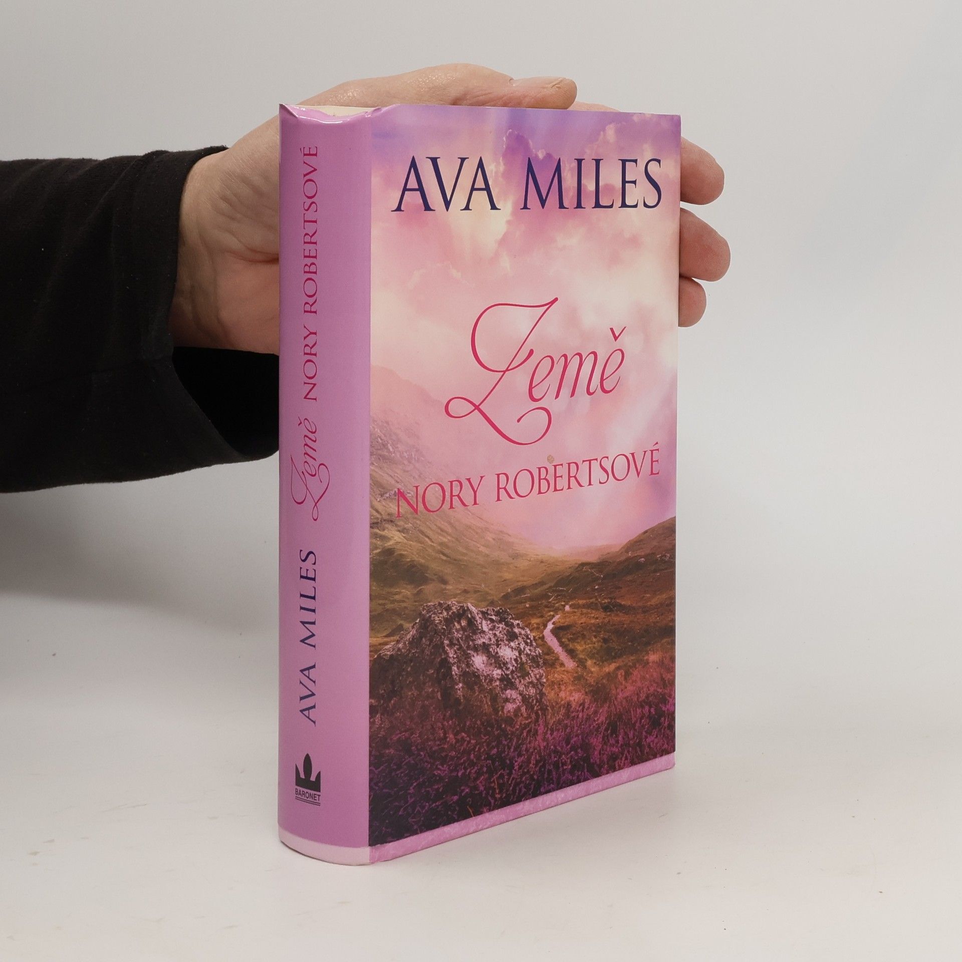 Ava Miles Země Nory Robertsové : Dare Valley (1)