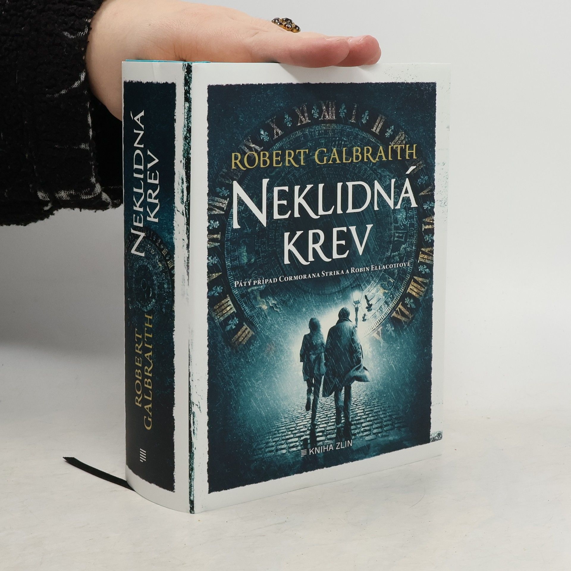 Robert Galbraith Neklidná krev