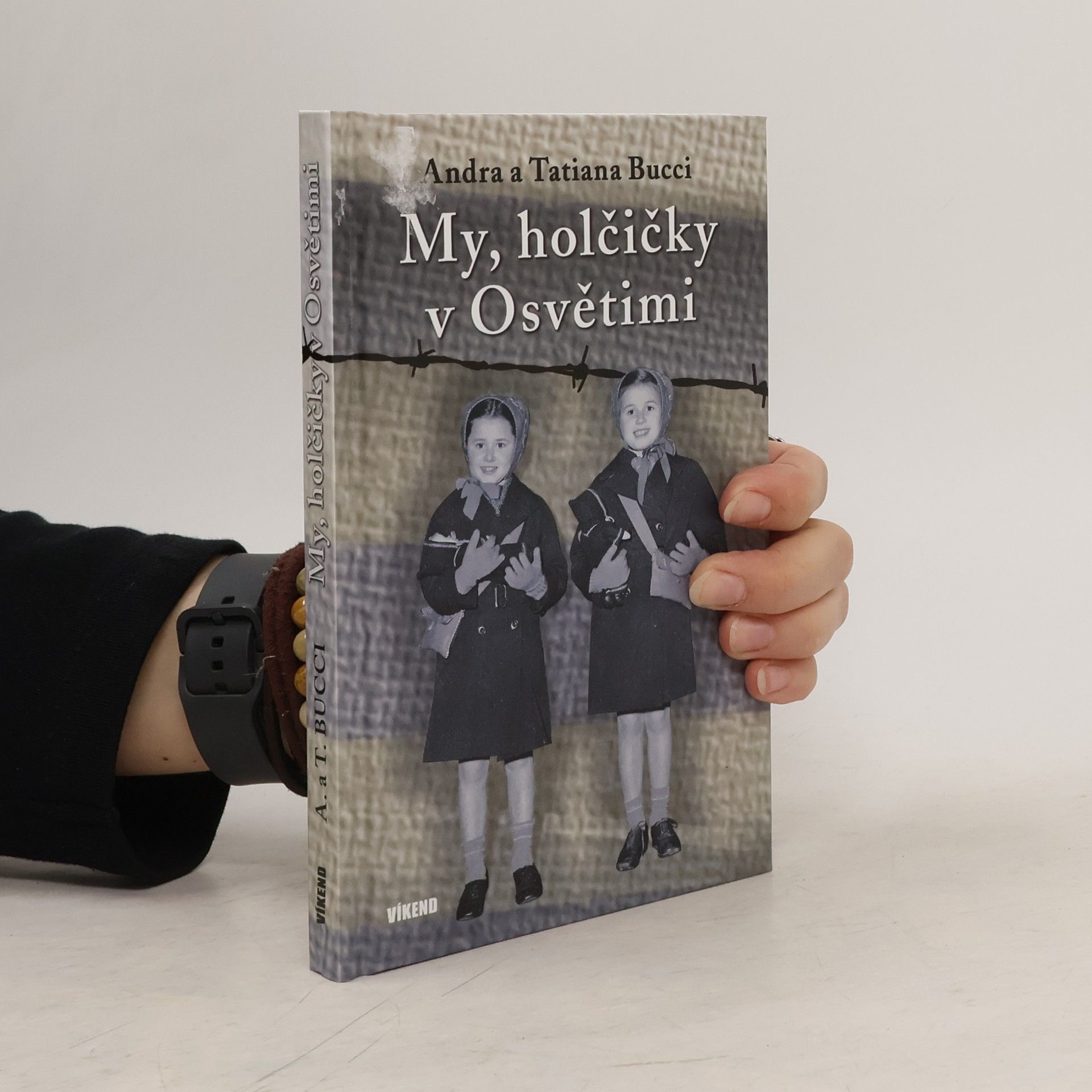 Andra Bucci My, holčičky v Osvětimi