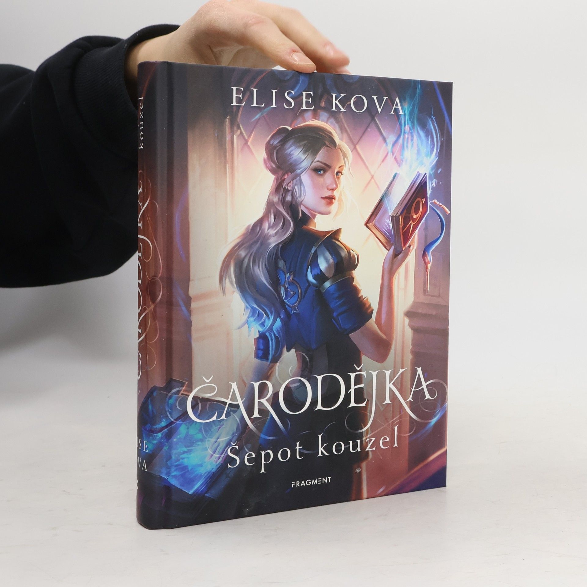 Elise Kova Čarodějka. Šepot kouzel