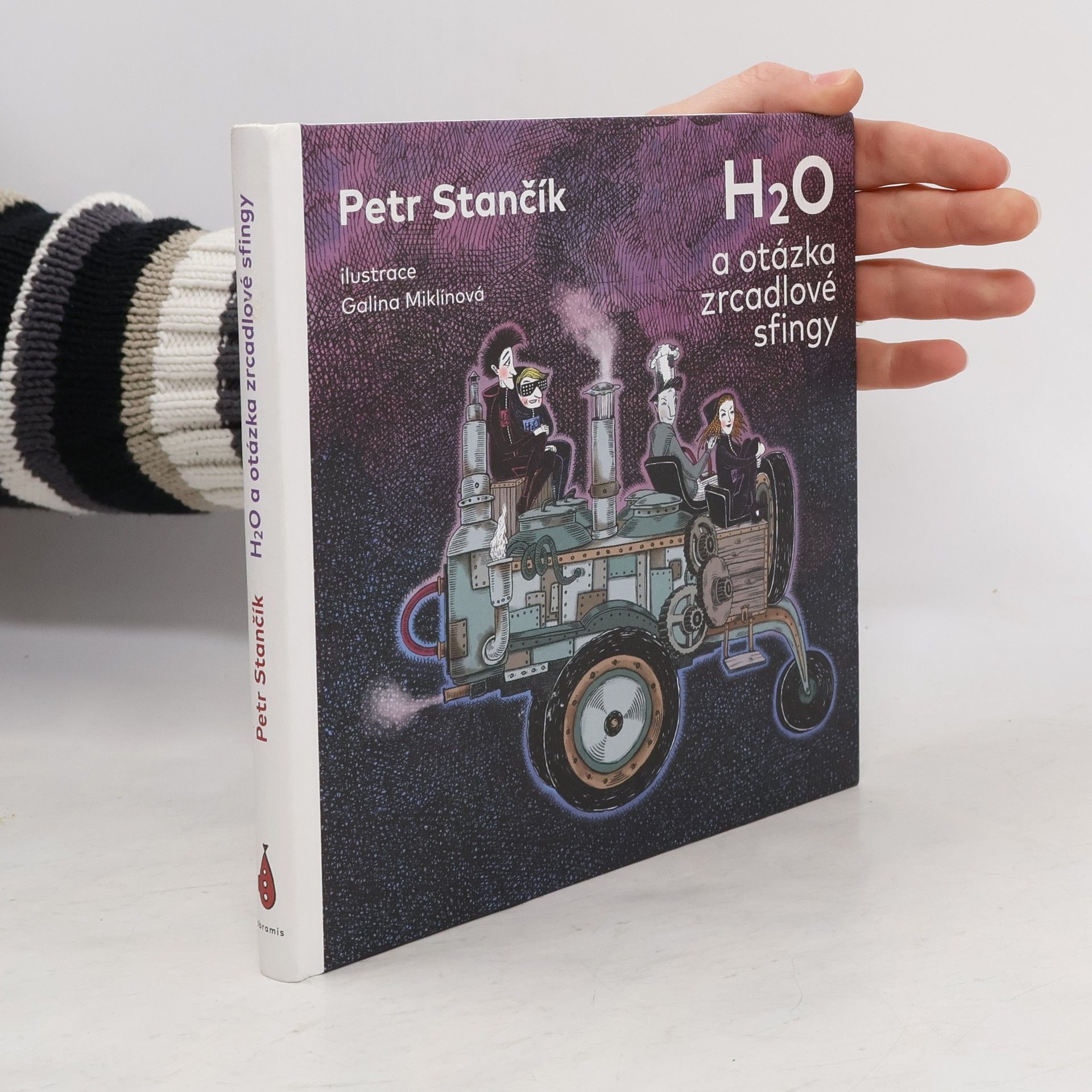 H2O a otázka zrcadlové sfingy