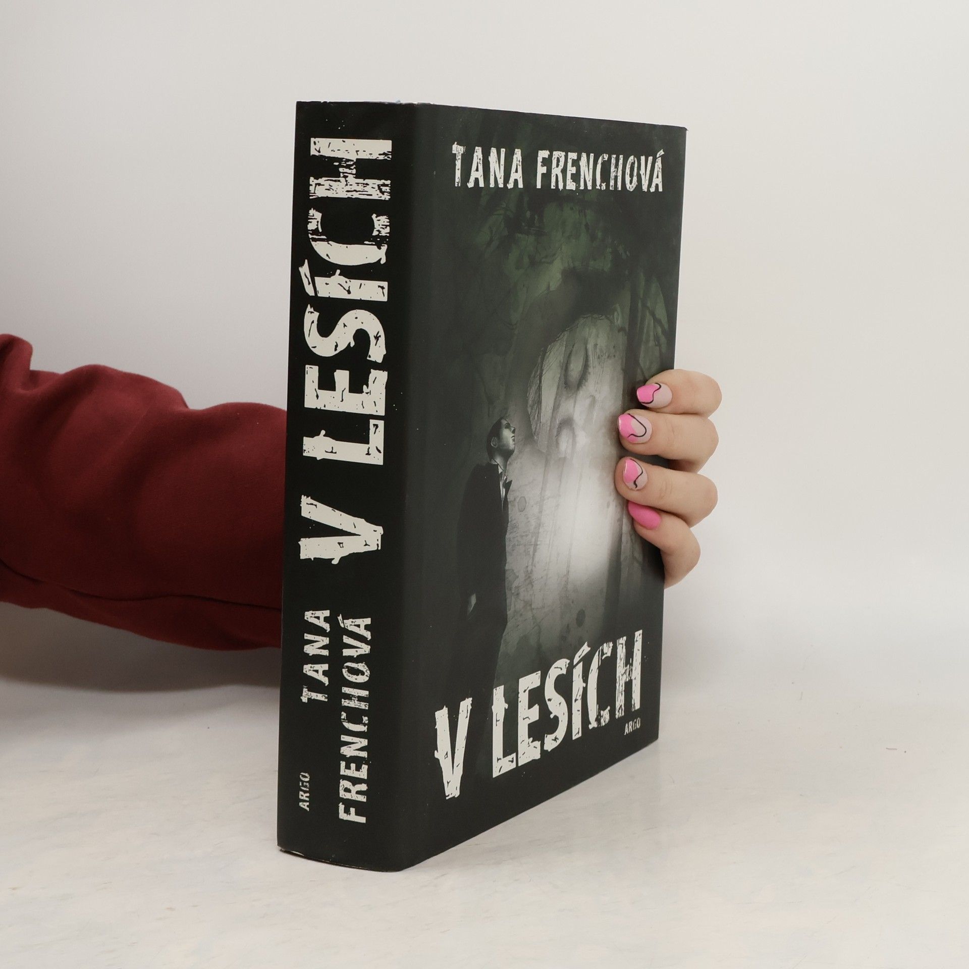 Tana French V lesích