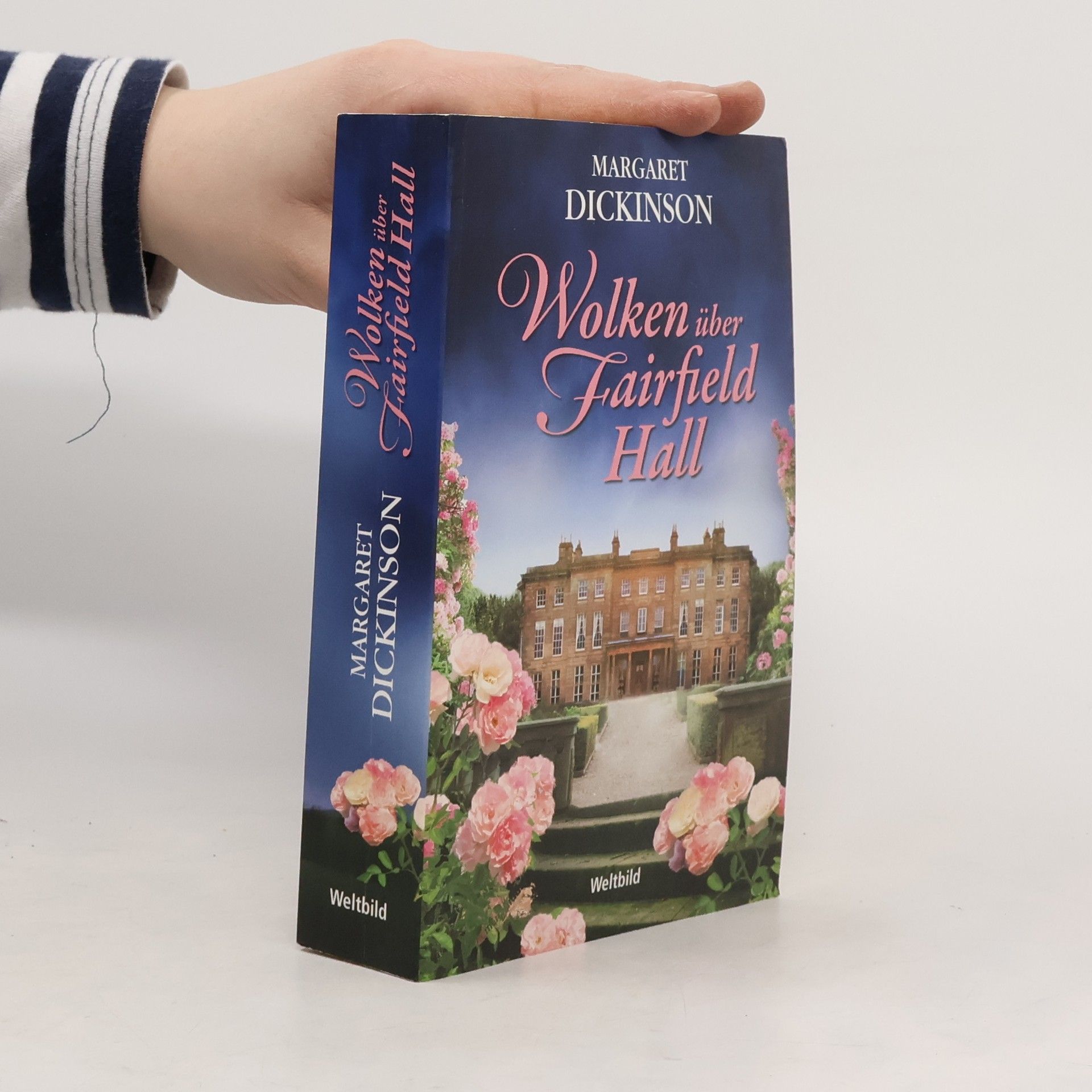 Margaret Dickinson Wolken über Fairfield Hall