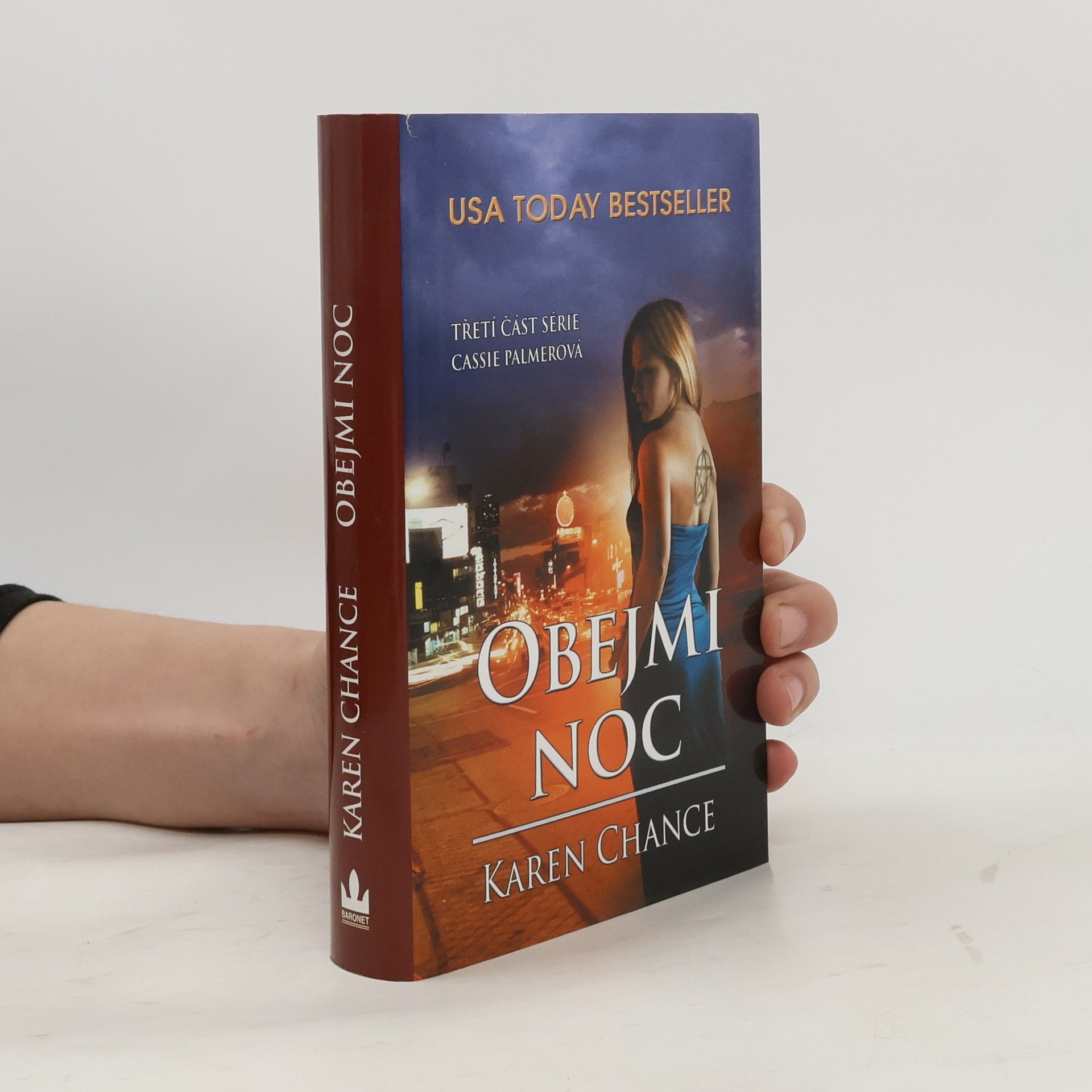 Karen Chance Obejmi noc