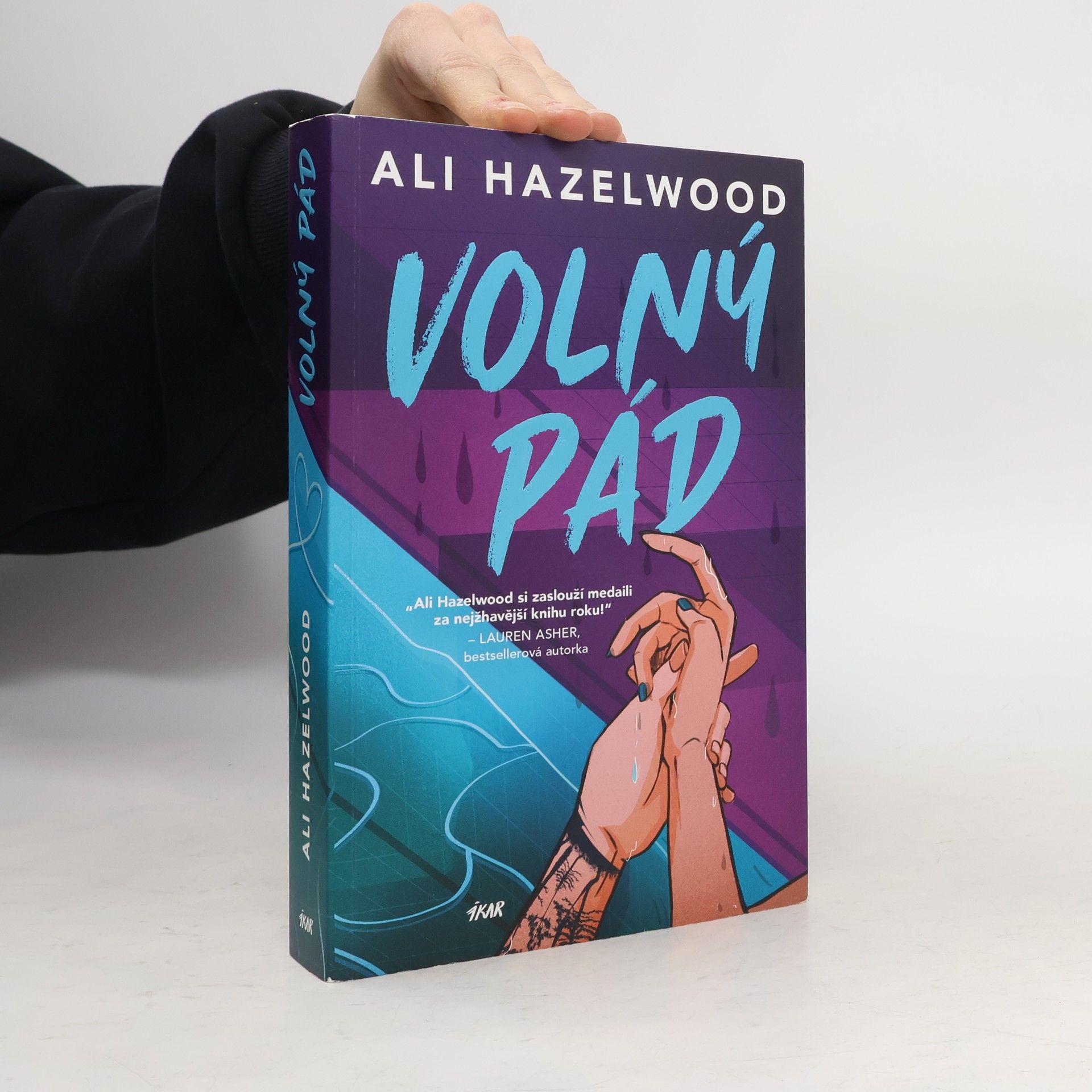 Ali Hazelwood Volný pád