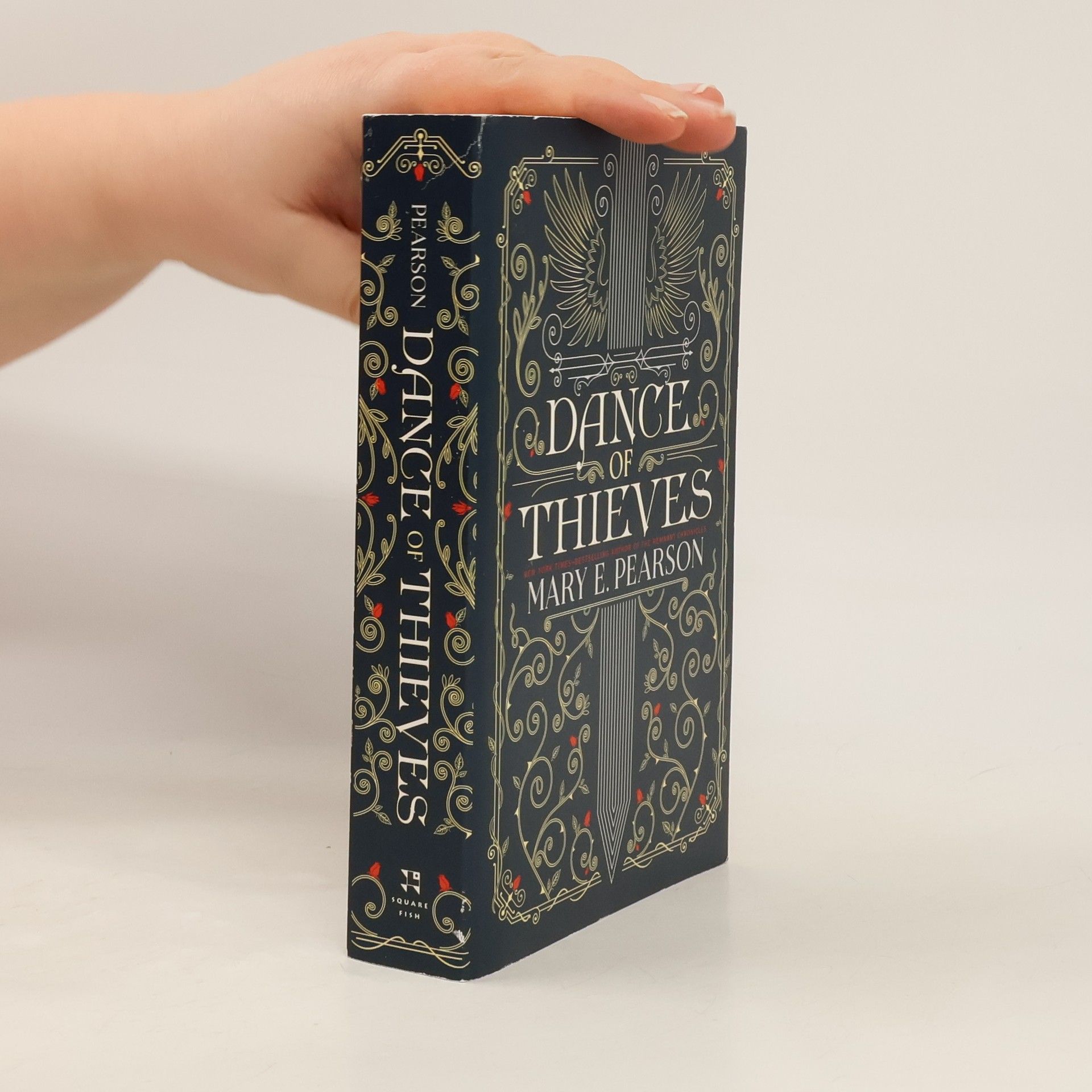 Mary E. Pearson Dance of Thieves