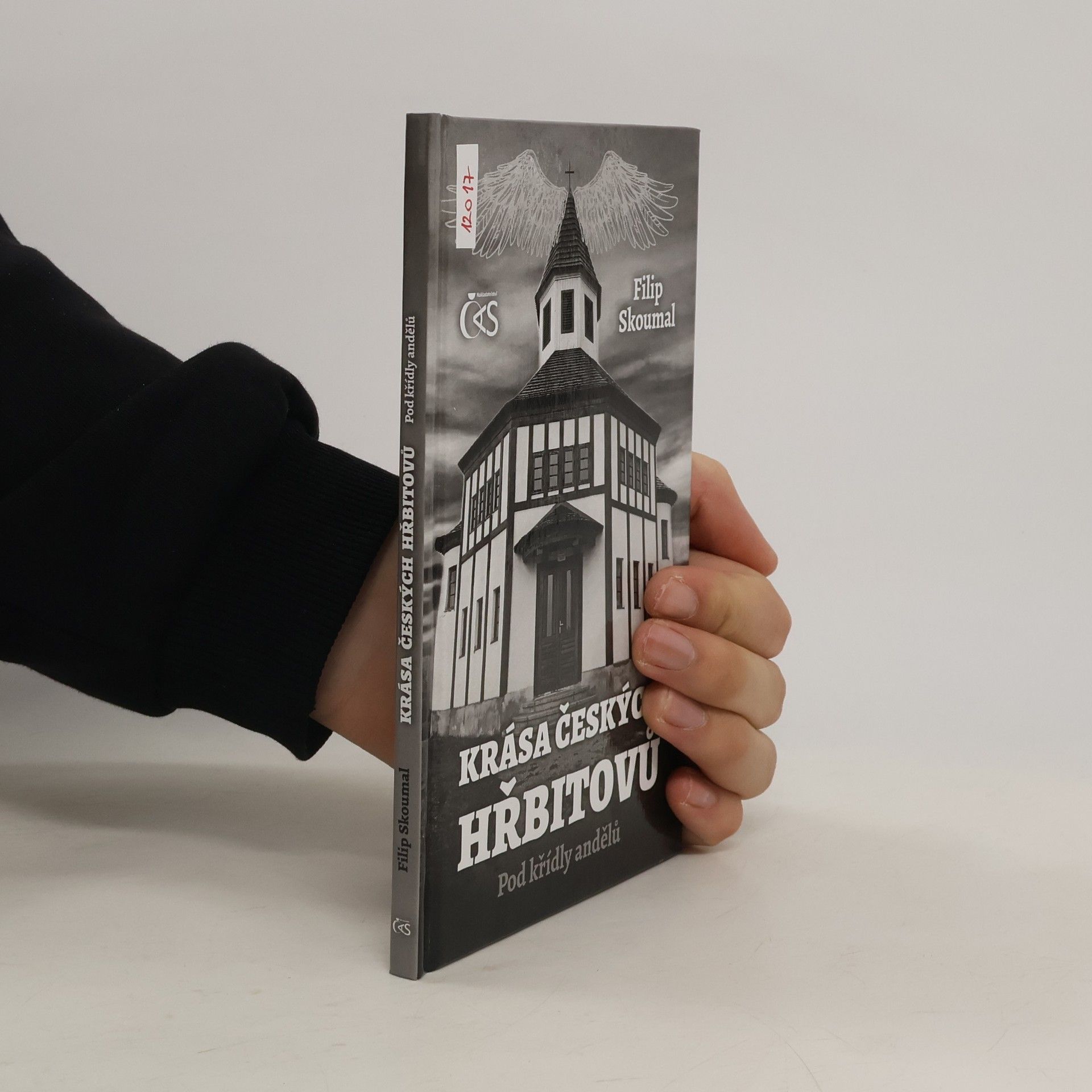 Filip Skoumal Krása českách hřbitovů : pod křídly andělů