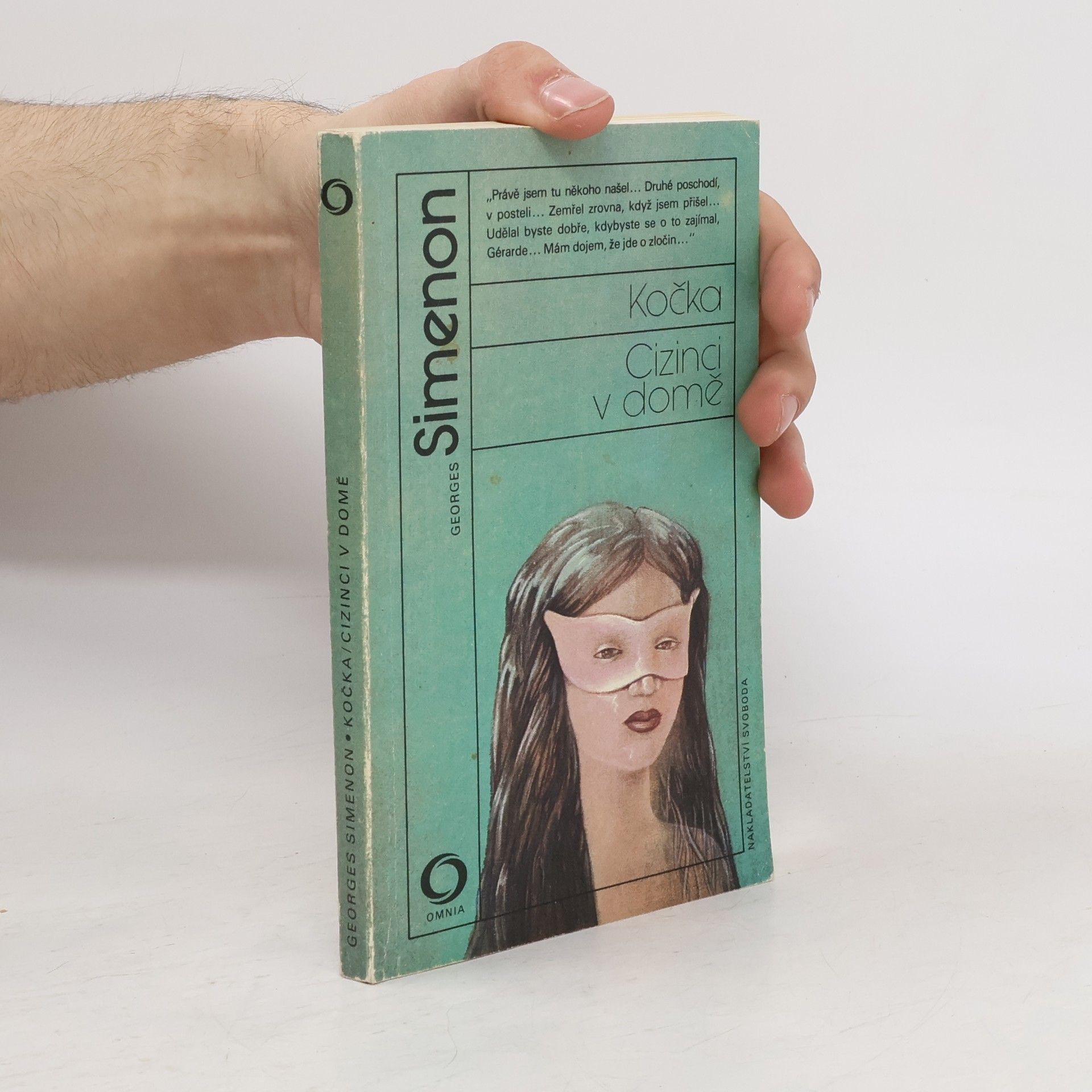 Kočka. Cizina v domě