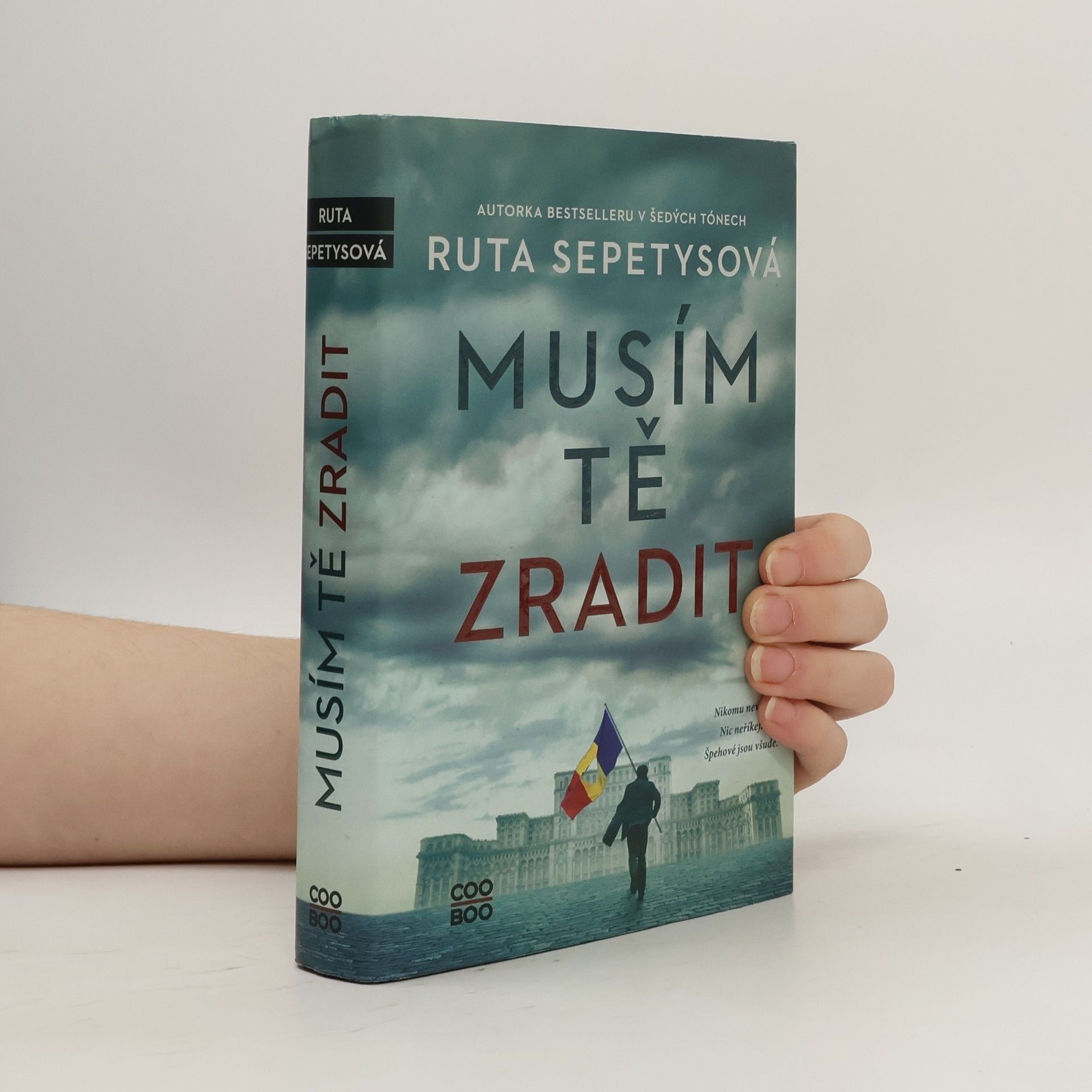 Ruta Sepetys Musím tě zradit