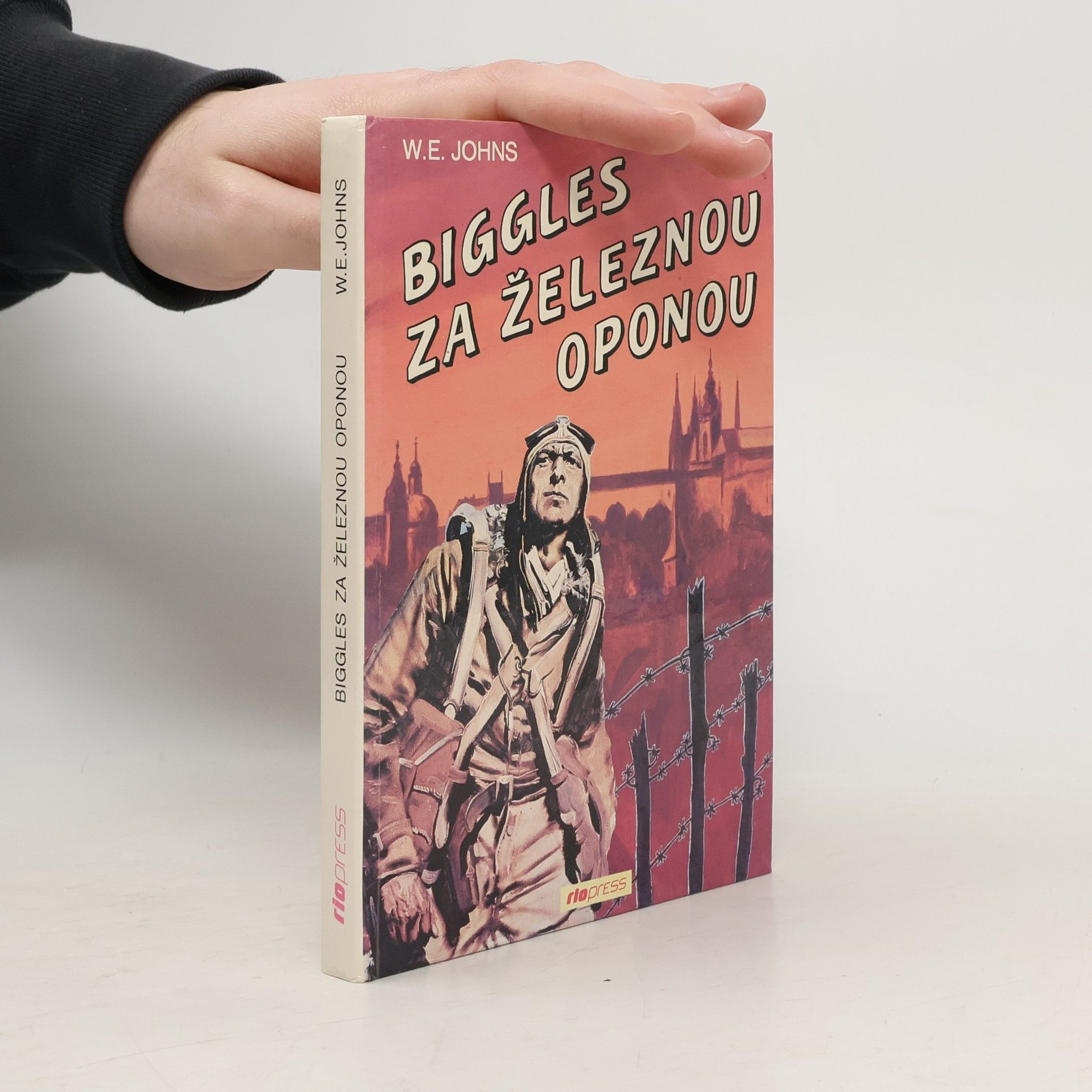W. E. Johns Biggles za železnou oponou