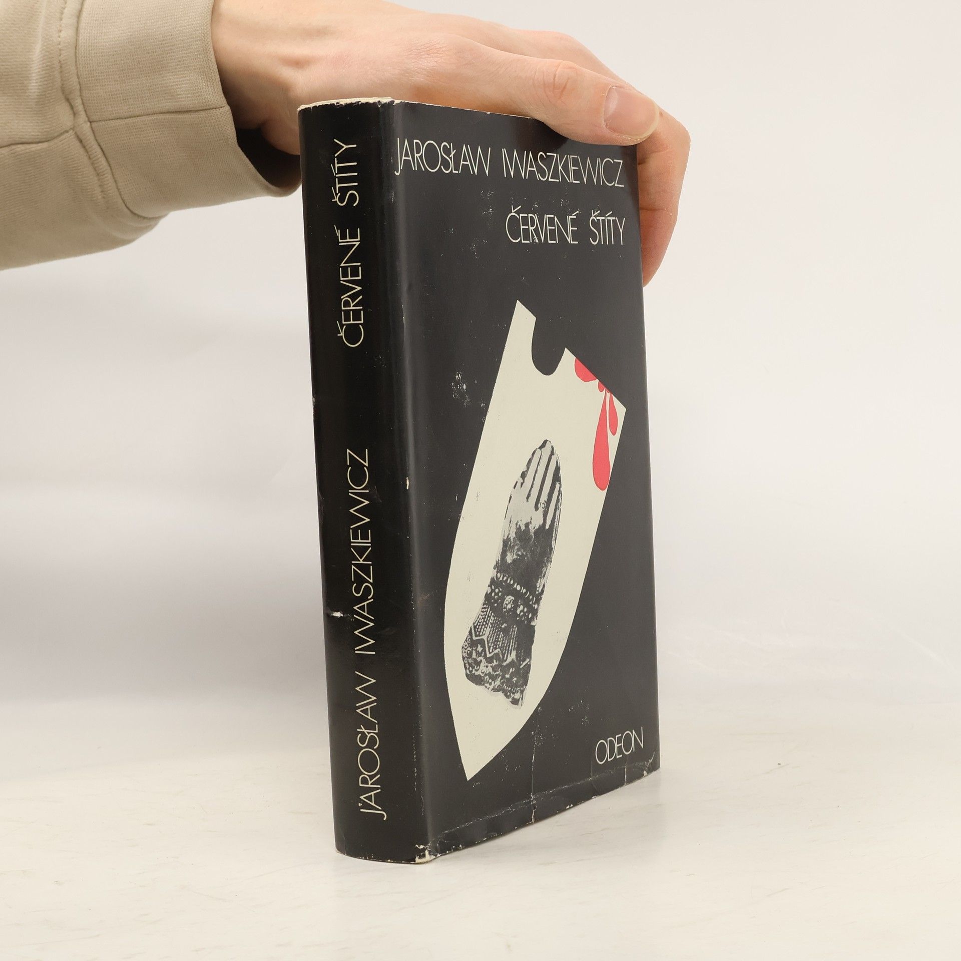 Jarosław Iwaszkiewicz Červené štíty