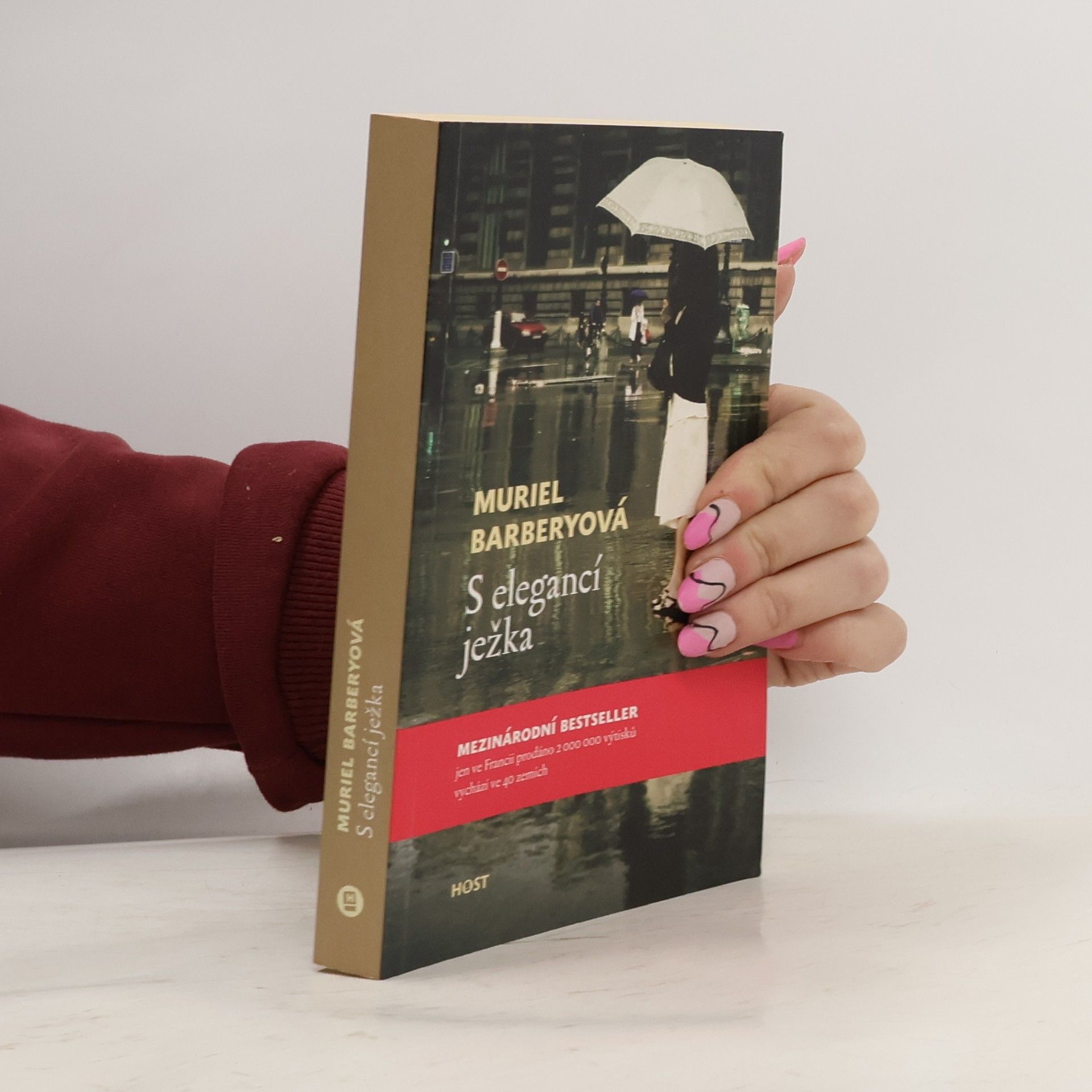 Muriel Barbery S elegancí ježka