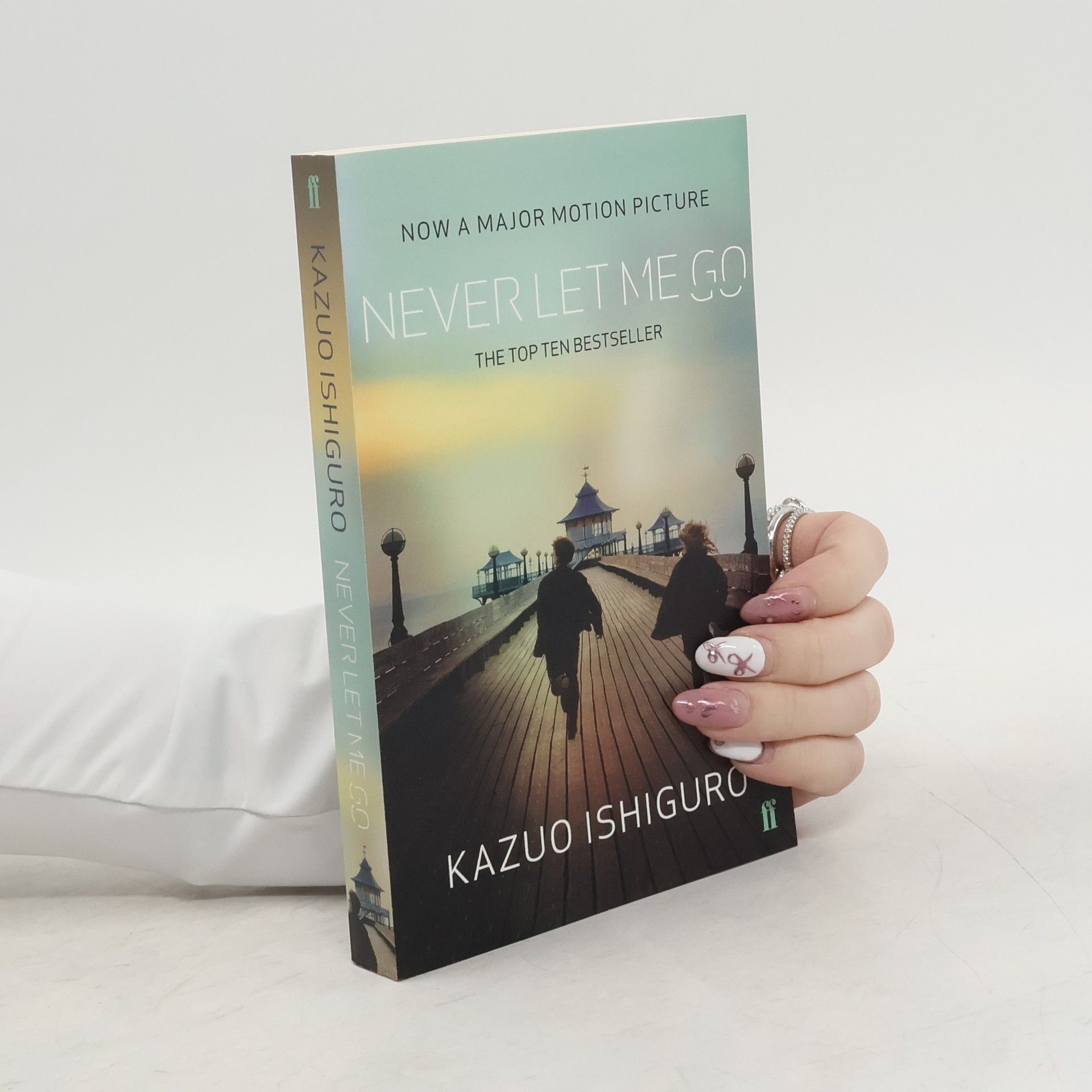Kazuo Ishiguro Never let me go