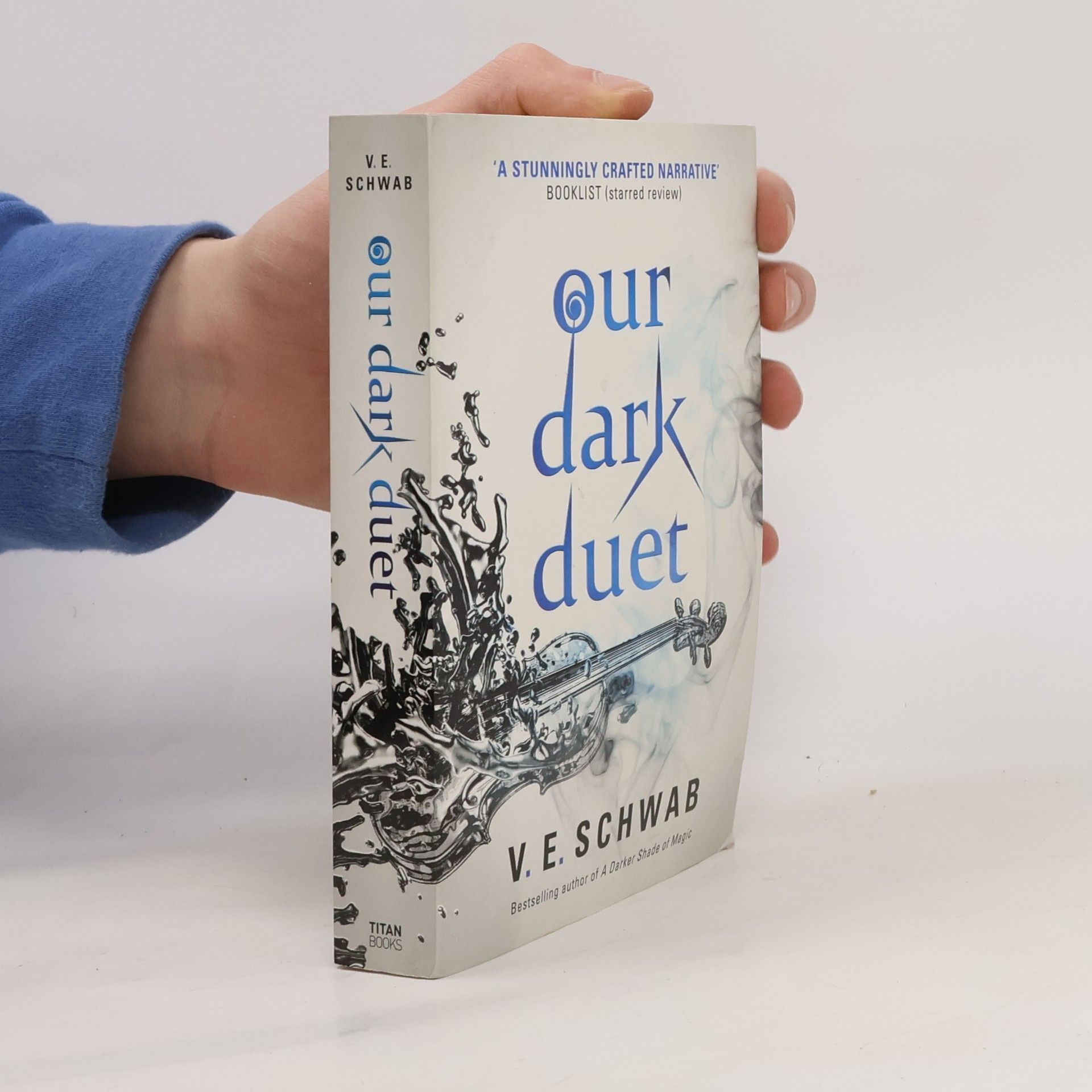 Victoria Schwab Our Dark Duet