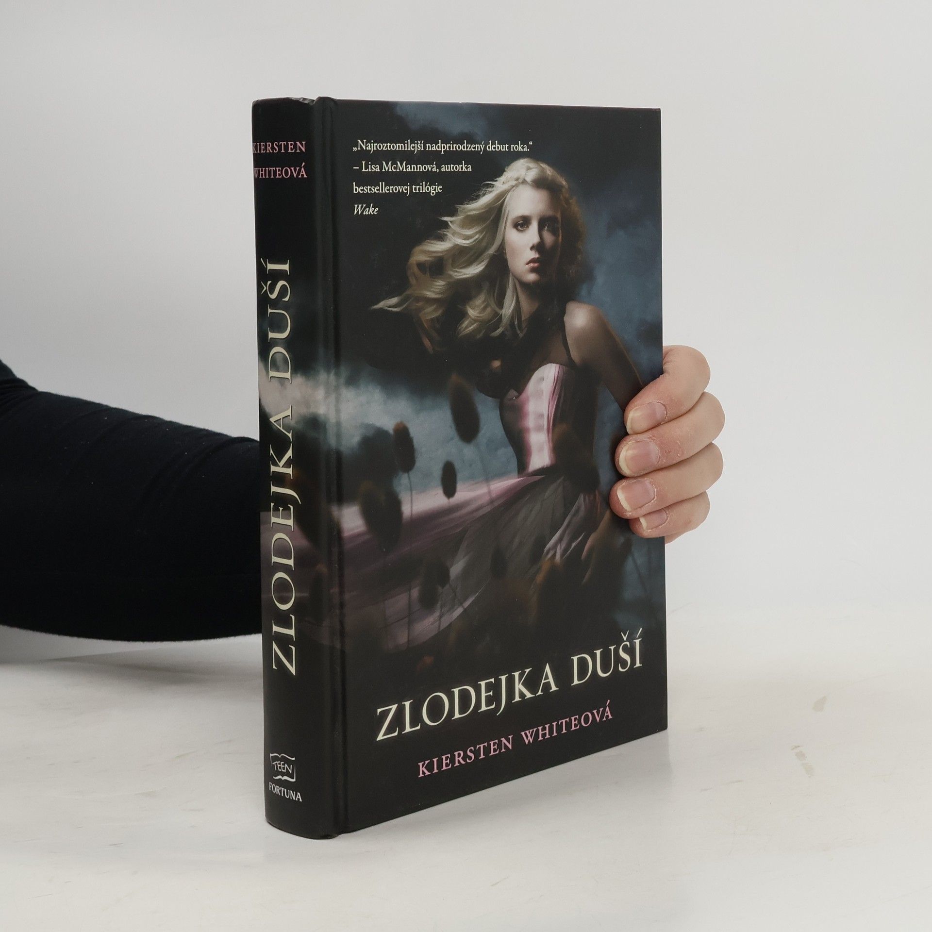 Kiersten White Zlodejka duší