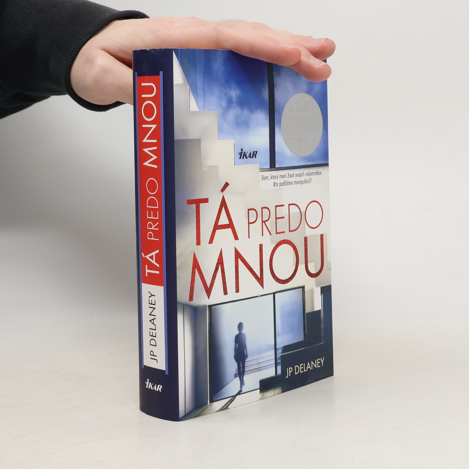 J. P. Delaney Tá predo mnou