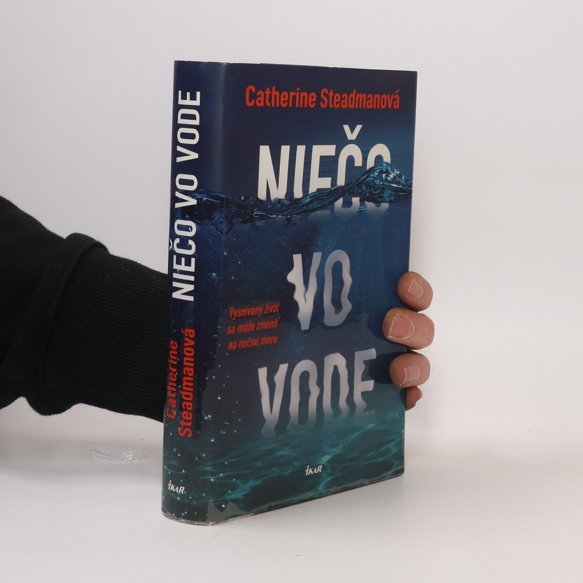 Catherine Steadman Niečo vo vode