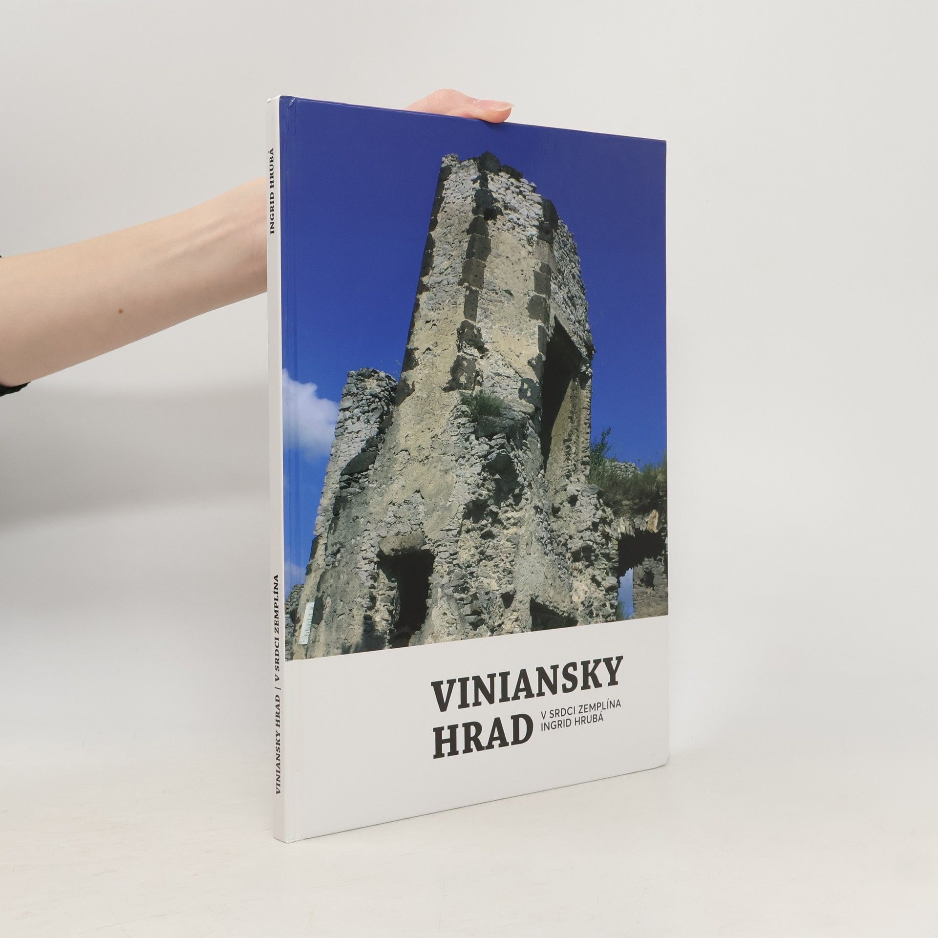 Ingrid Šarlota Hrubá Viniansky hrad v srdci Zemplína