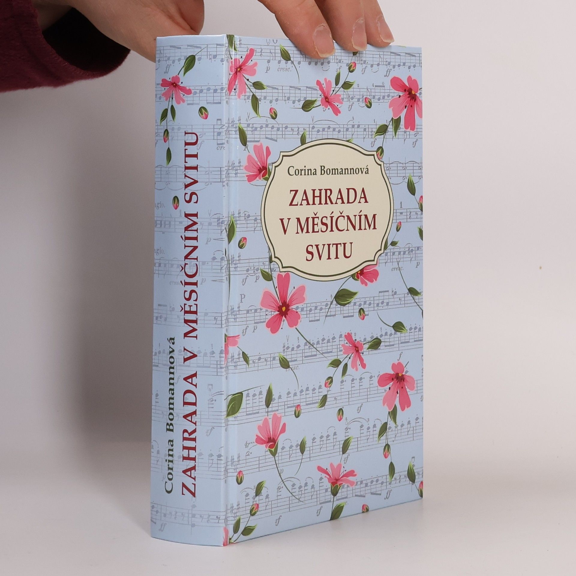 Corina Bomann Zahrada v měsíčním svitu