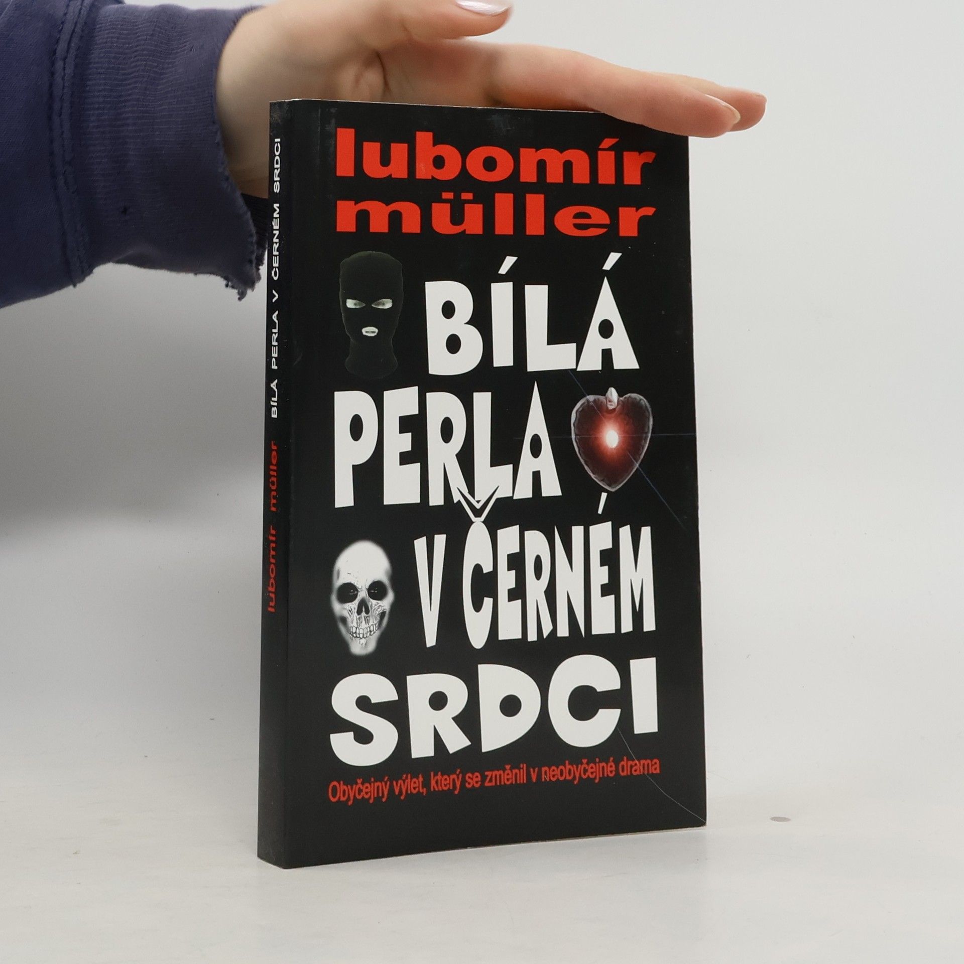 Lubomír Müller Bílá perla v černém srdci