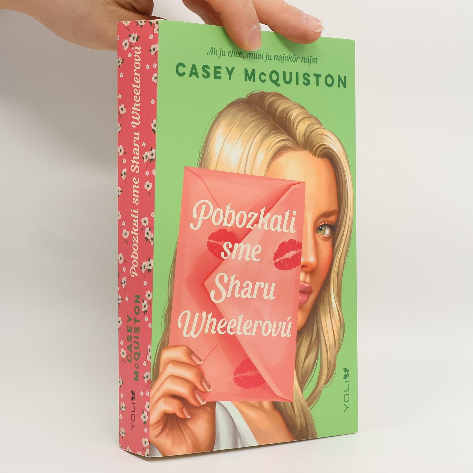 Casey McQuiston Pobozkali sme Sharu Wheelerovú