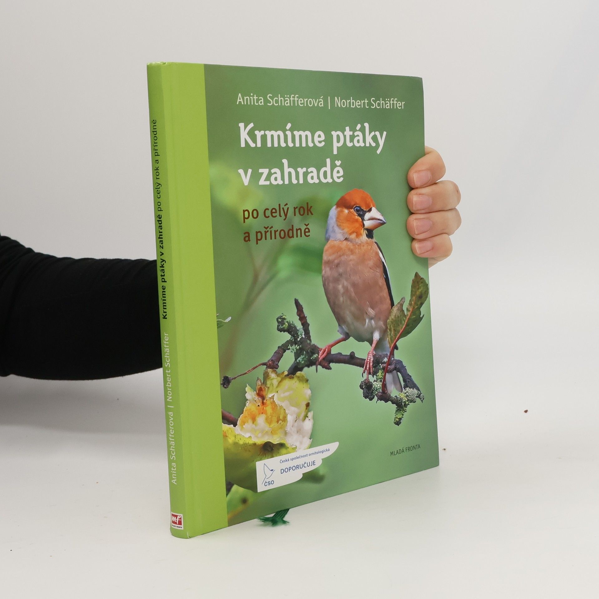 Krmíme ptáky v zahradě : po celý rok a přírodně