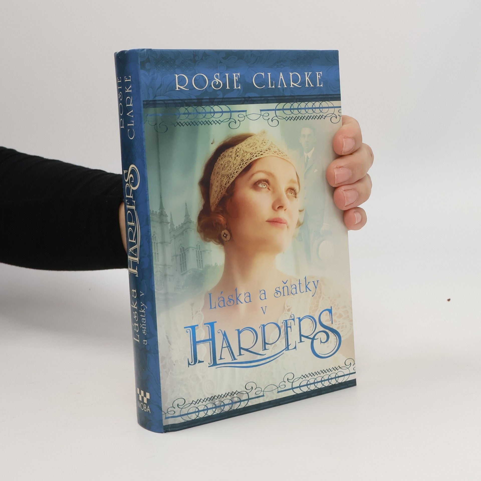 Rosie Clarke Lásky a sňatky v Harpers