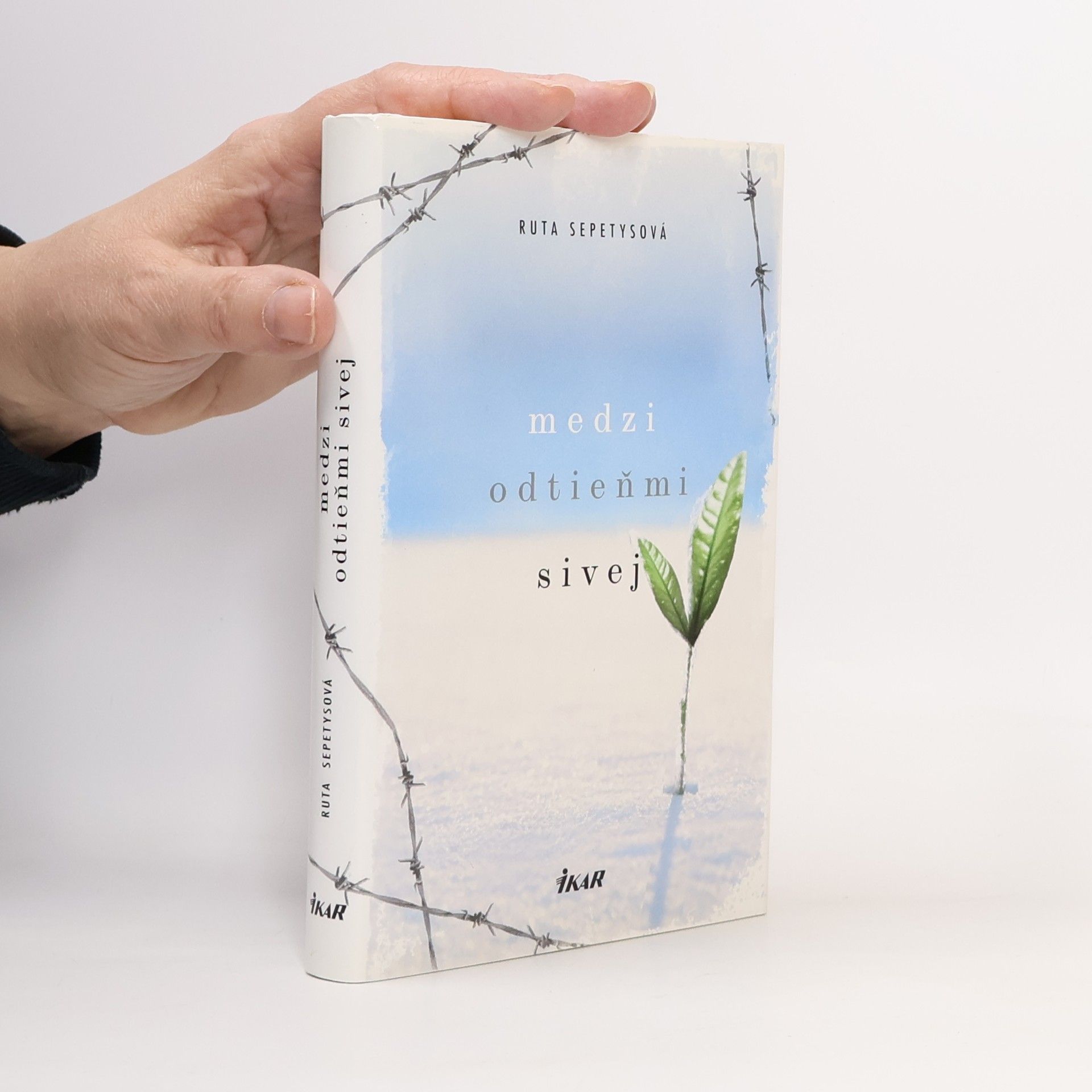 Ruta Sepetys Medzi odtieňmi sivej