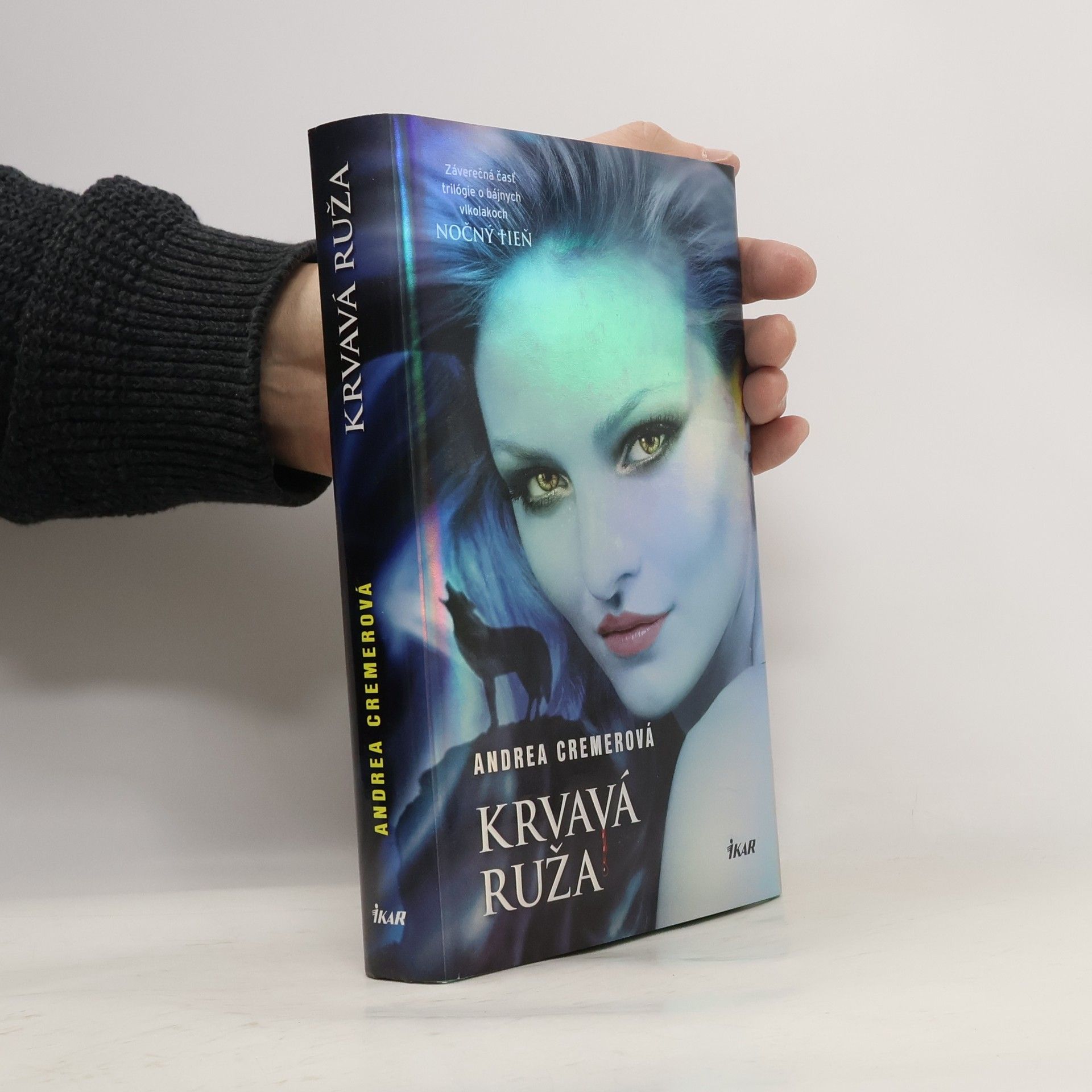 Andrea R. Cremer Krvavá ruža