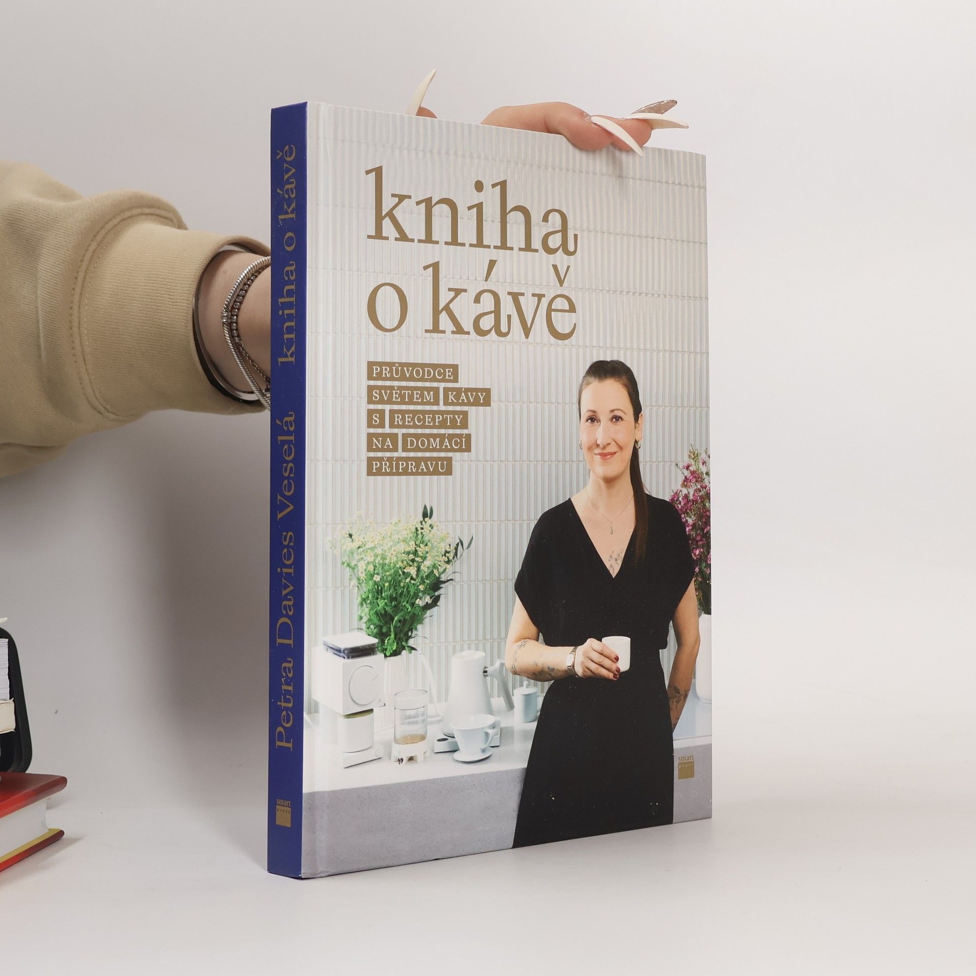 Kniha o kávě : průvodce světem kávy s recepty na domácí přípravu