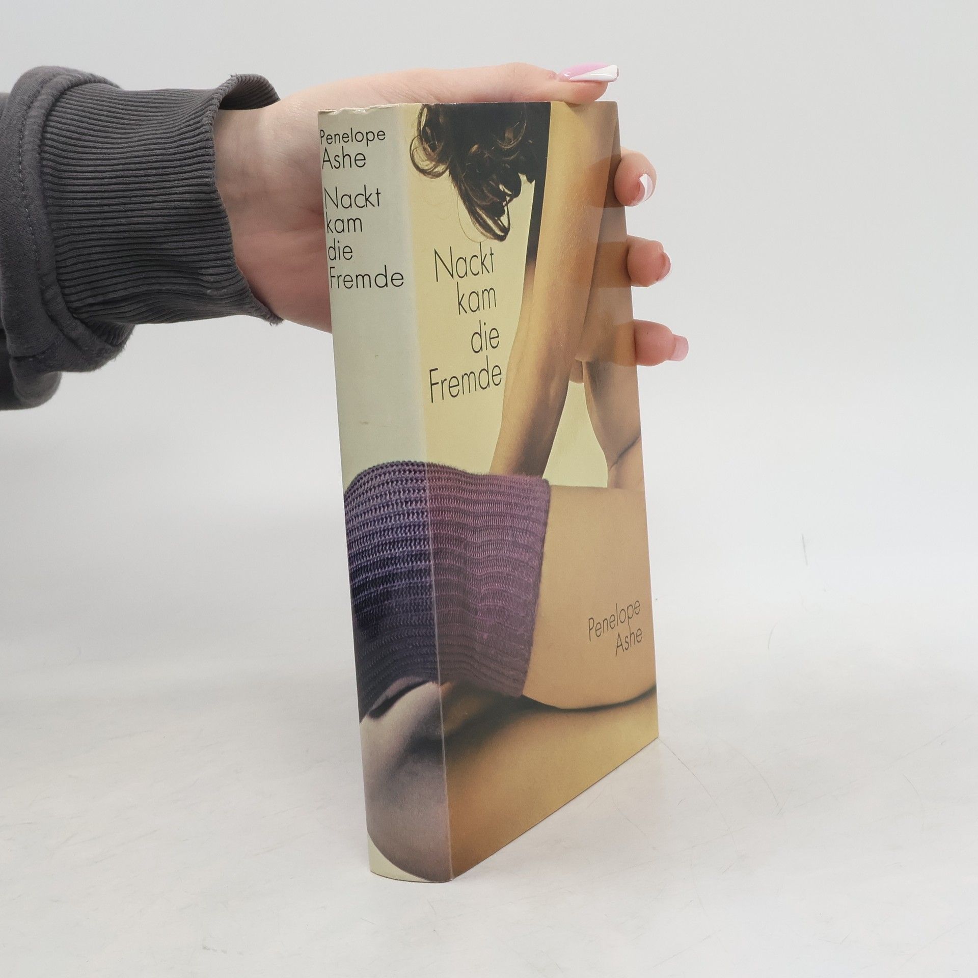 Nackt kam die Fremde