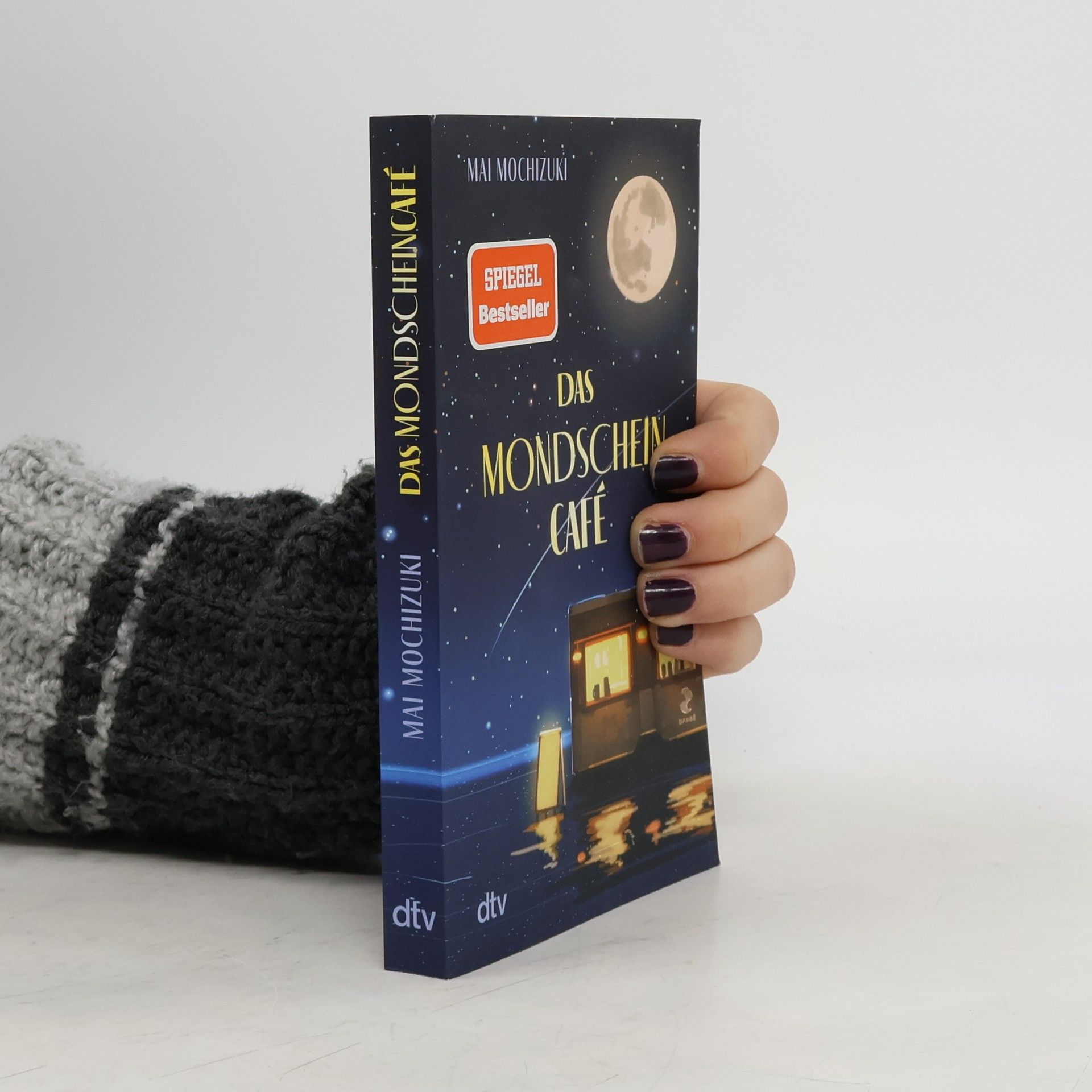 Mai Močizuki Das Mondscheincafé
