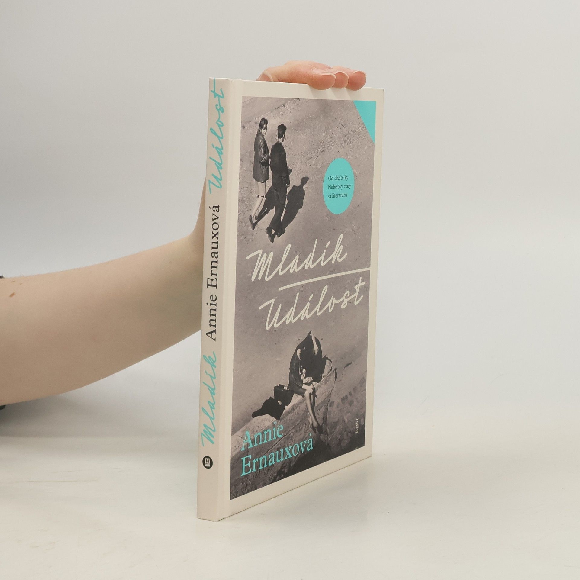 Annie Ernaux Mladík ; Událost