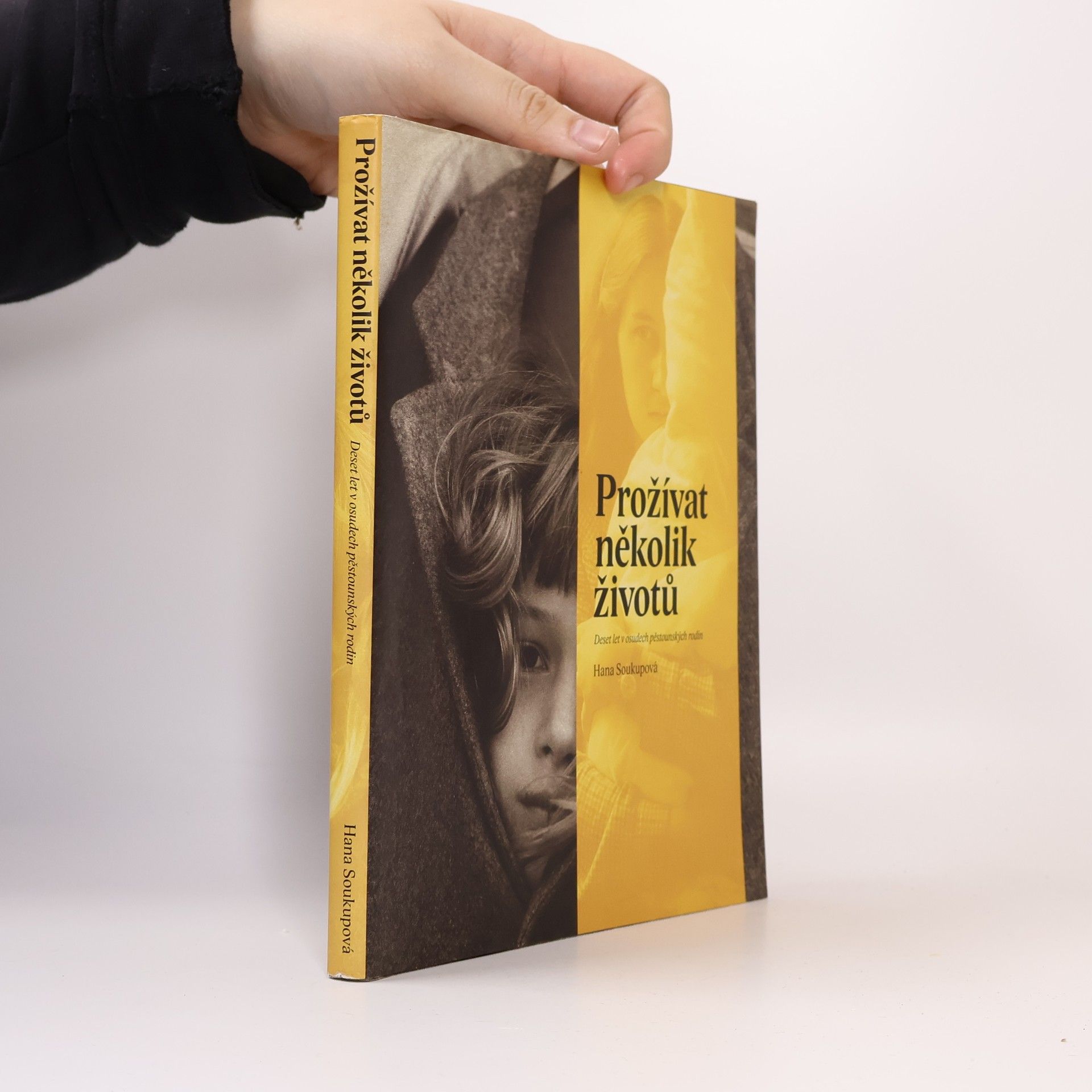 Hana Soukupová Prožívat několik životů : deset let v osudech pěstounských rodin