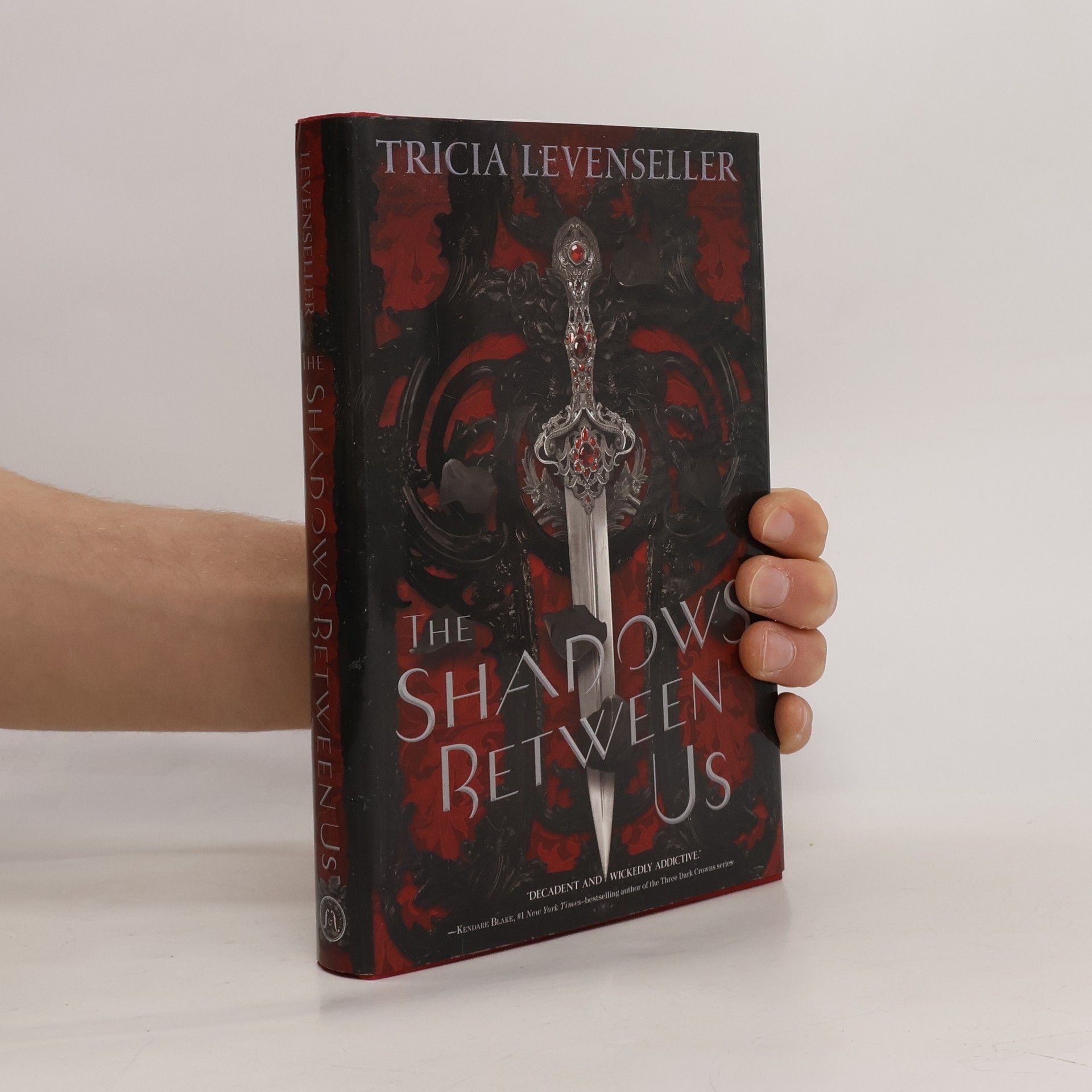 Tricia Levenseller The Shadows Between Us