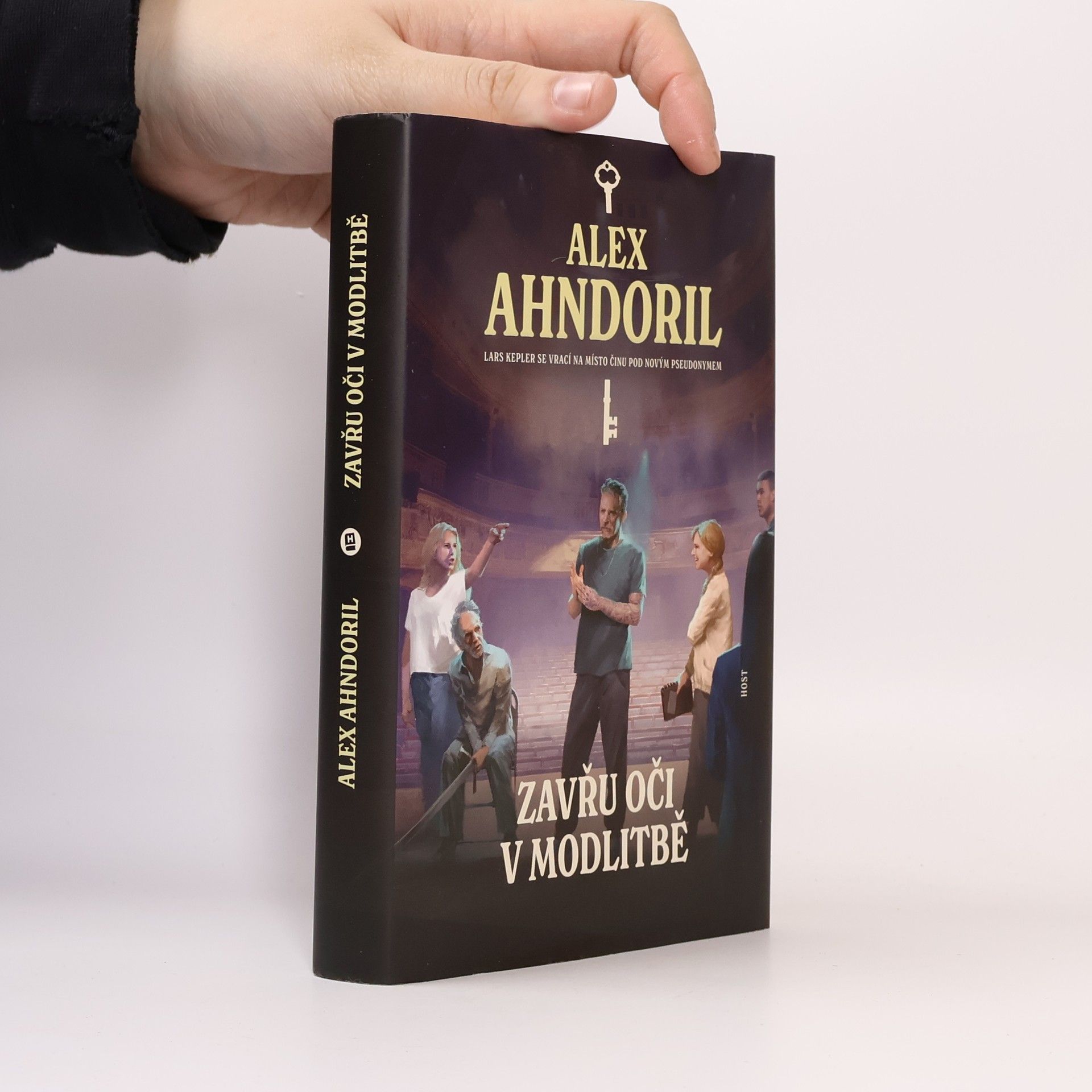 Lars Kepler Zavřu oči v modlitbě