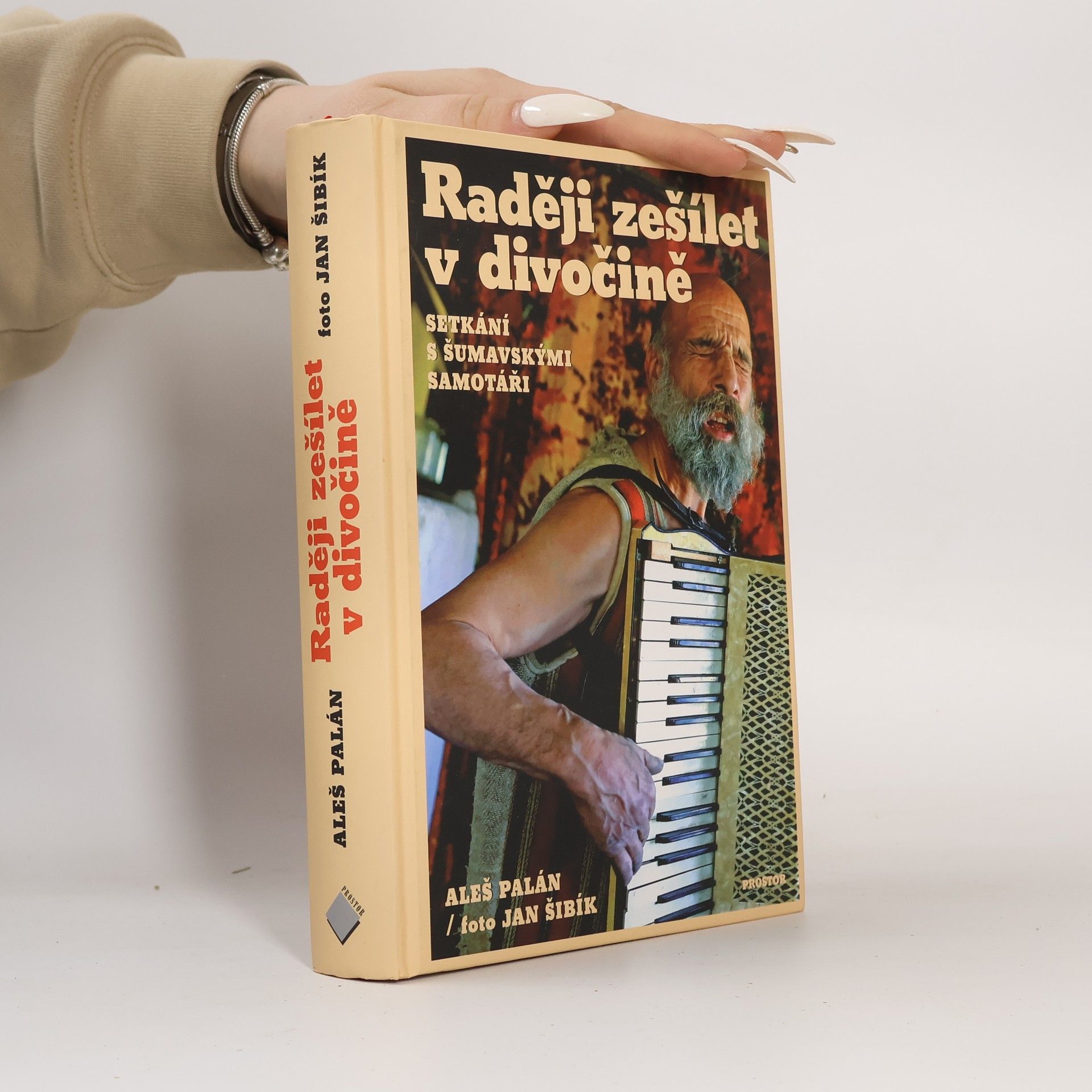 Raději zešílet v divočině: setkání s šumavskými samotáři