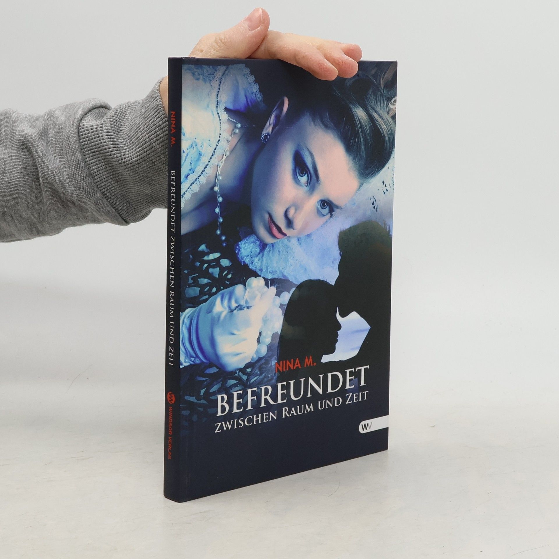 Nina M. Befreundet zwischen Raum und Zeit