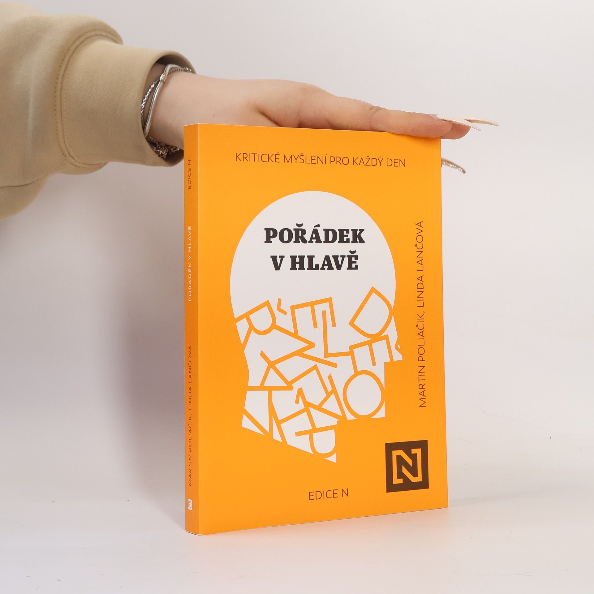 Pořádek v hlavě : kritické myšlení pro každý den